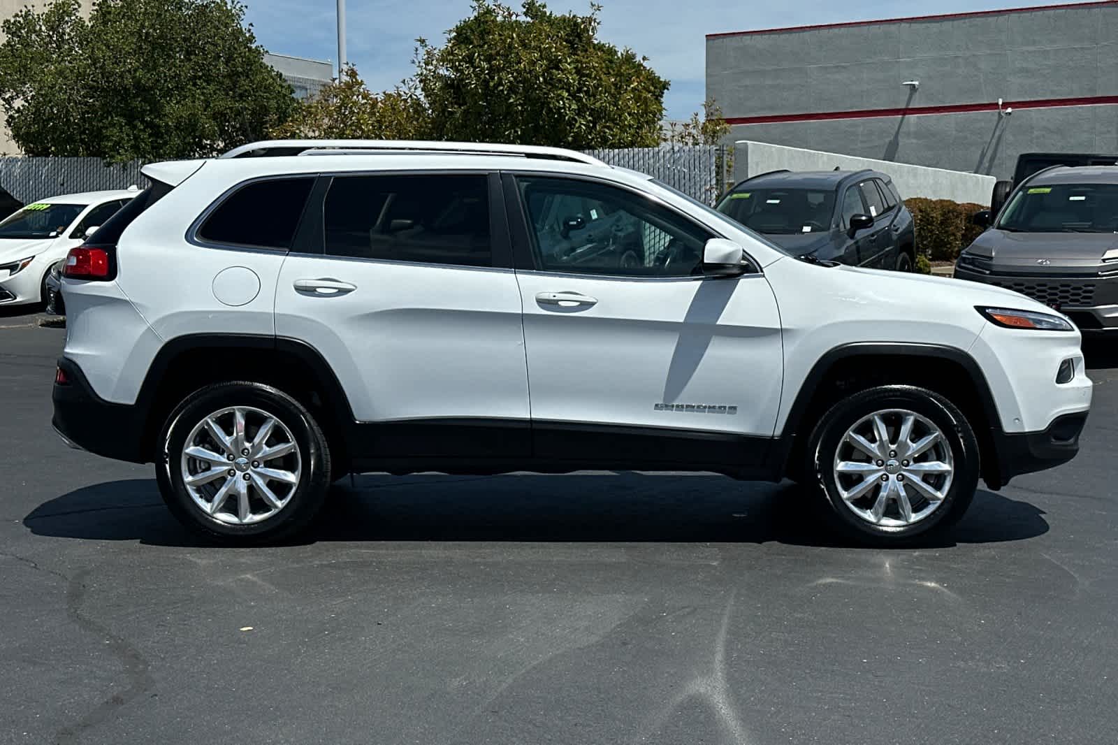 Thumbnail: 2016 Jeep Cherokee - 5