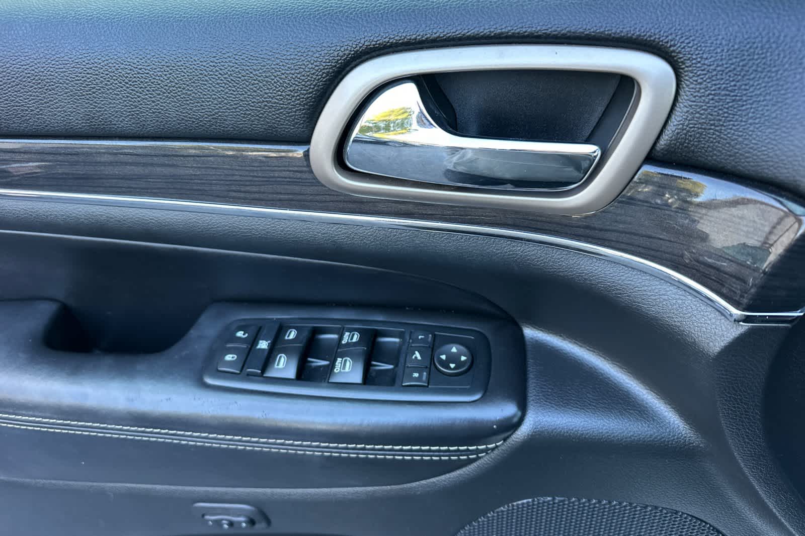 Thumbnail: 2017 Jeep Grand Cherokee - 12