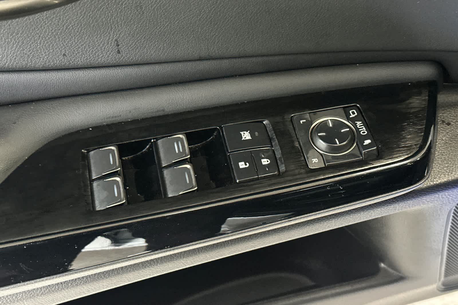 Thumbnail: 2024 Lexus ES - 13