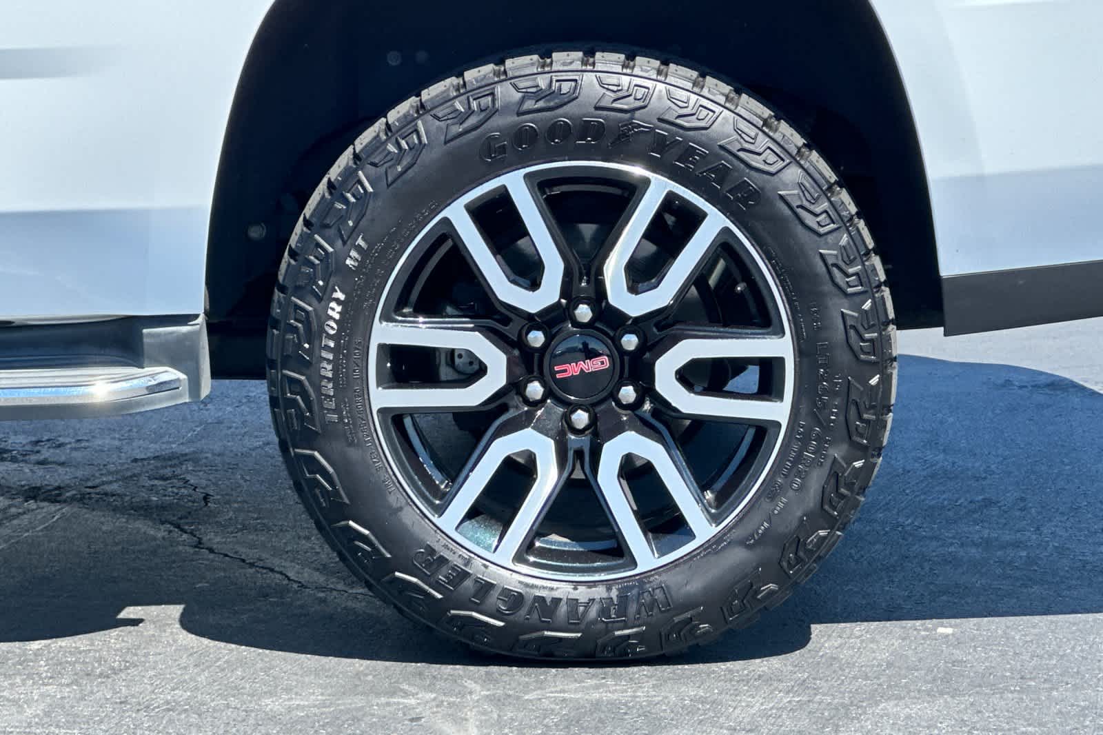Thumbnail: 2016 GMC Yukon - 29