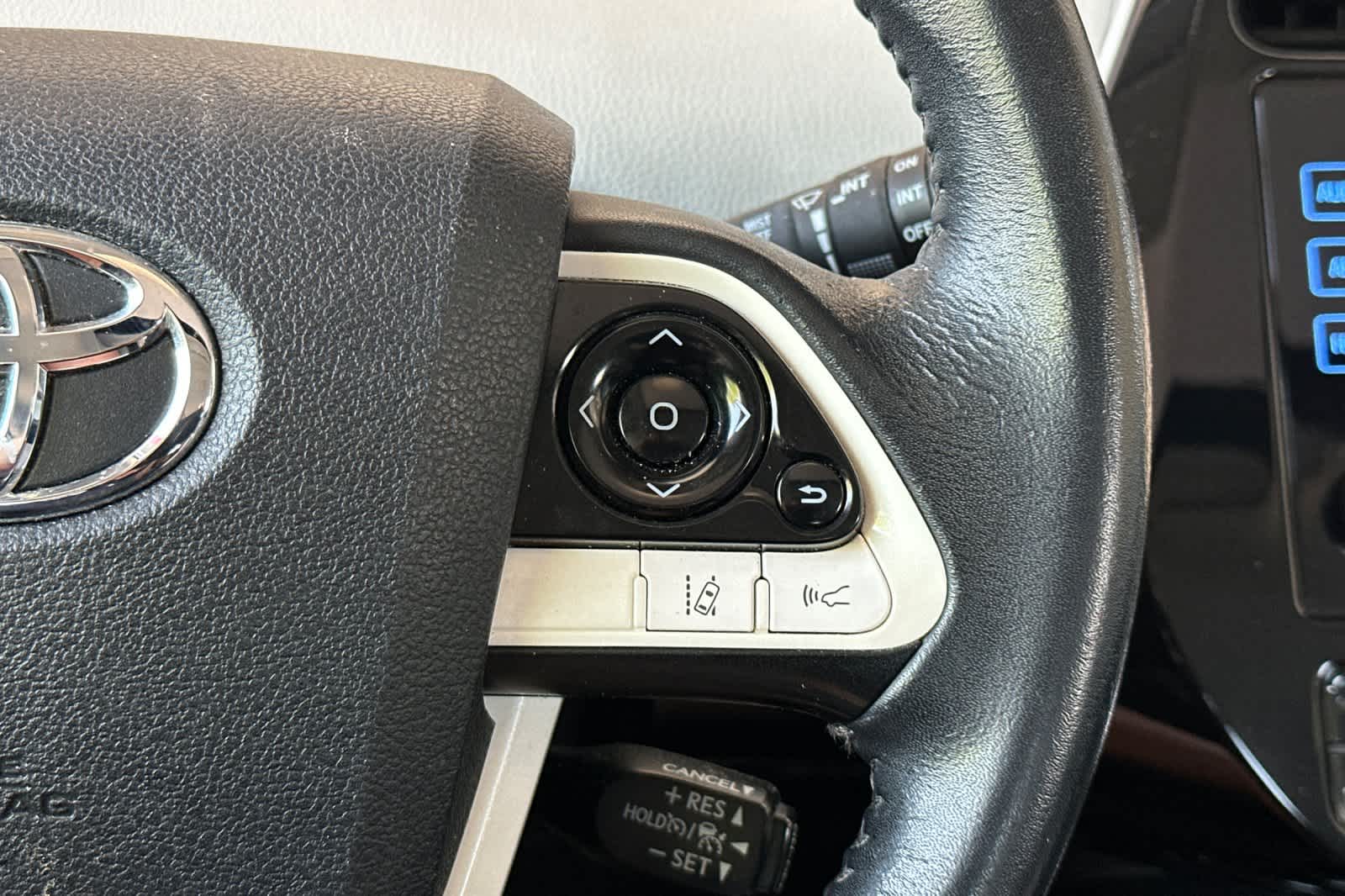 2016 Toyota Prius Three 27
