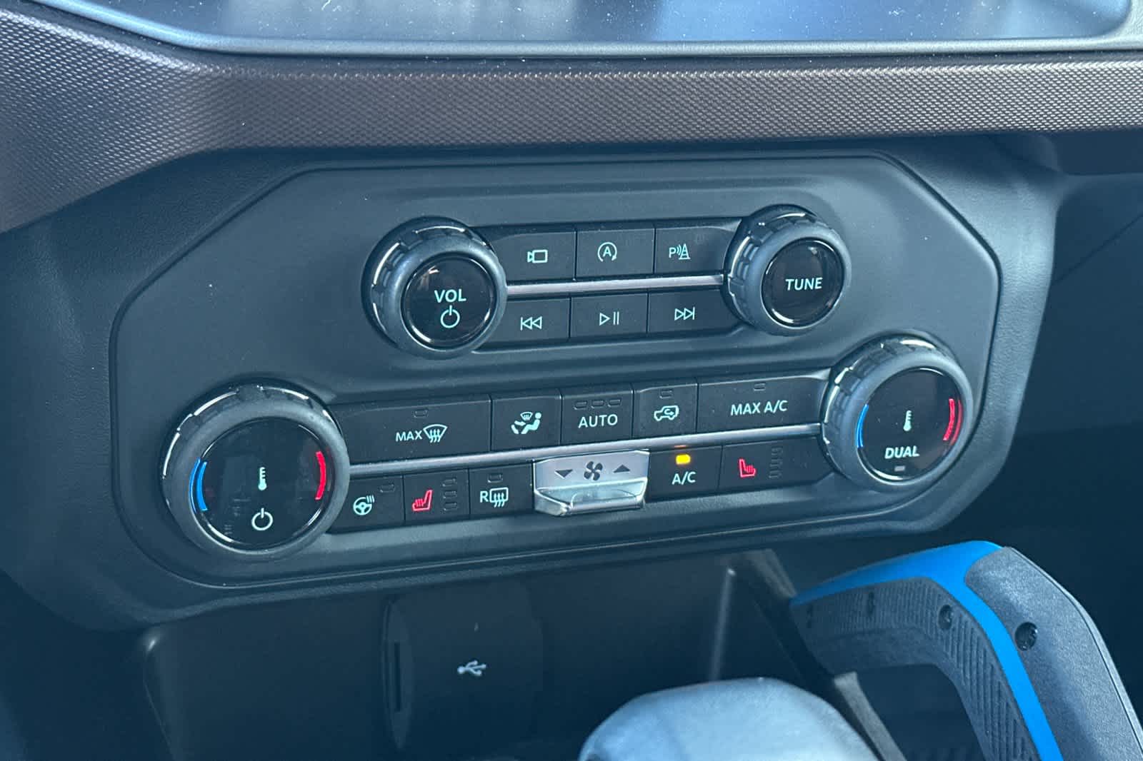 Thumbnail: 2022 Ford Bronco - 22