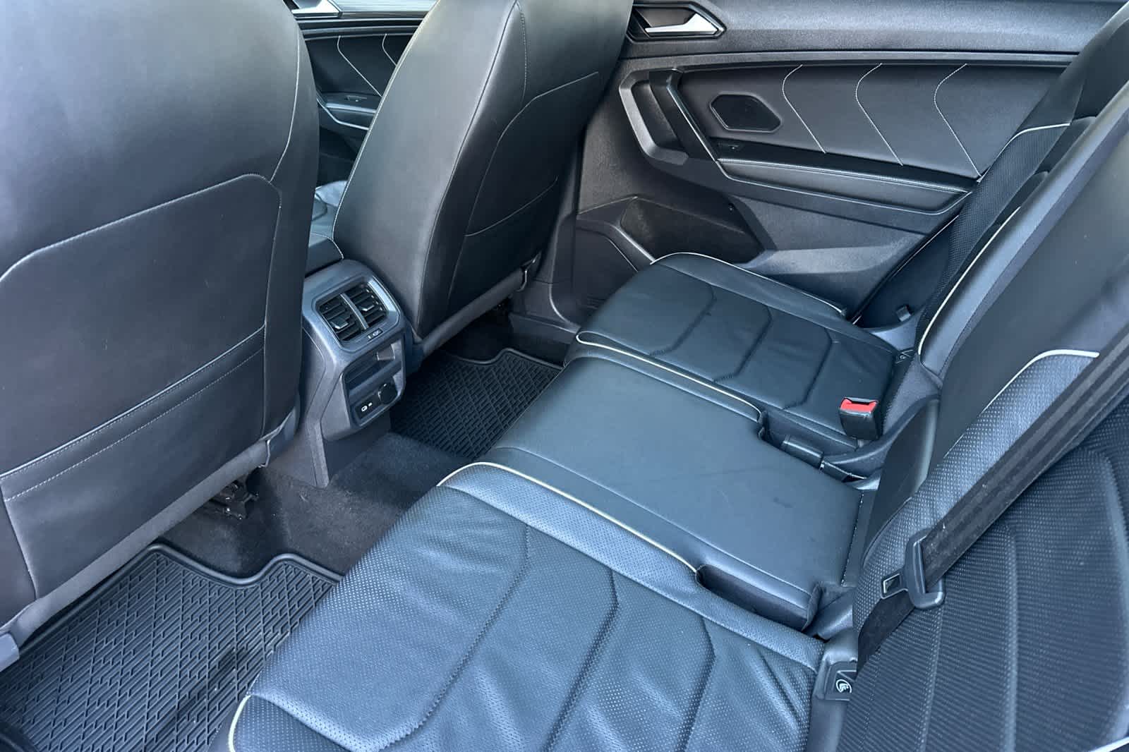 Thumbnail: 2023 Volkswagen Tiguan - 4