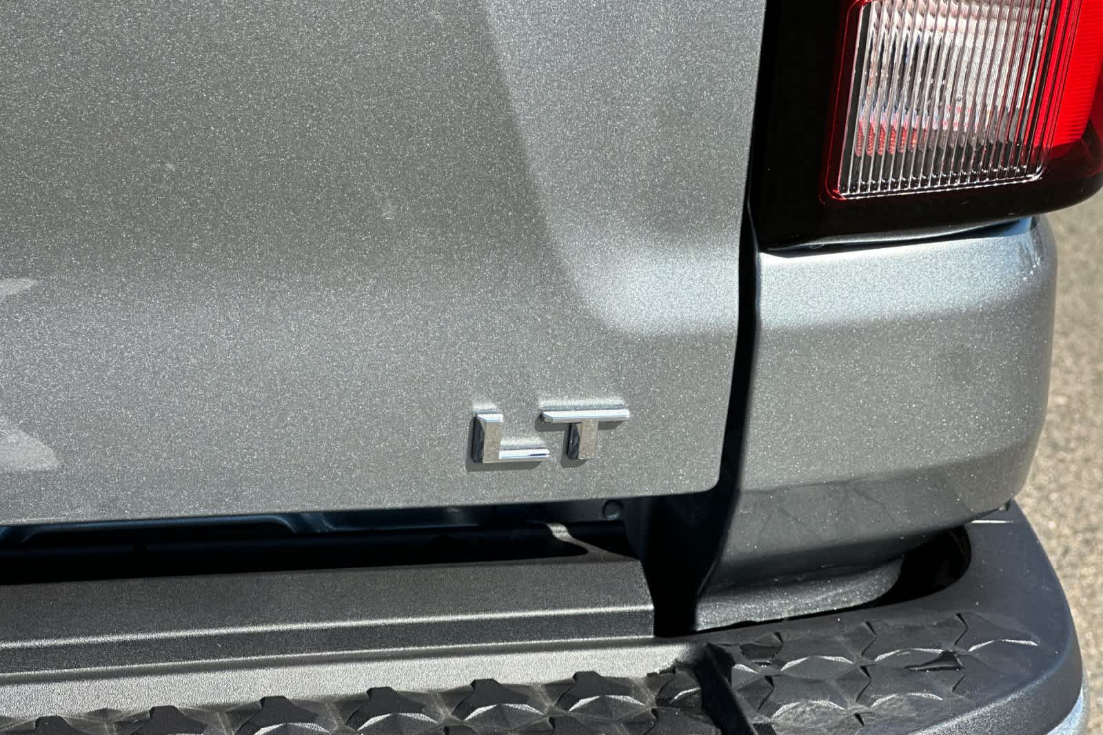 Thumbnail: 2024 Chevrolet Colorado - 32