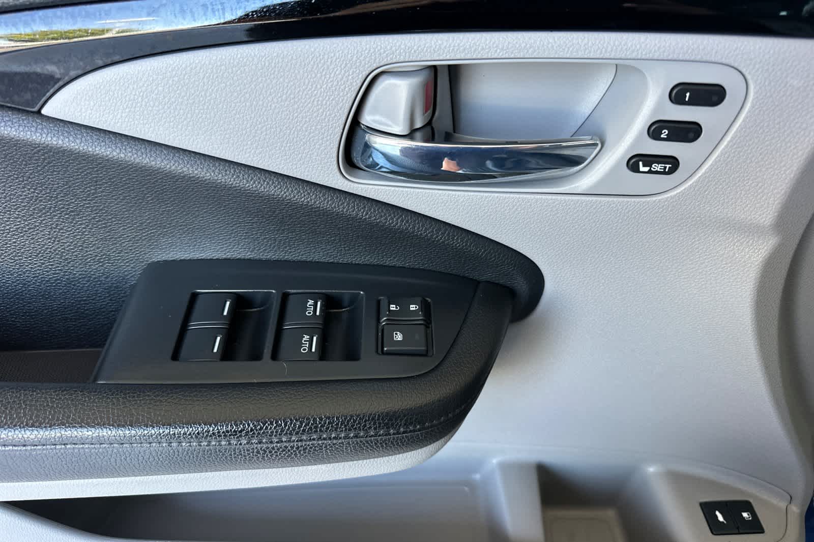 Thumbnail: 2017 Honda Pilot - 12