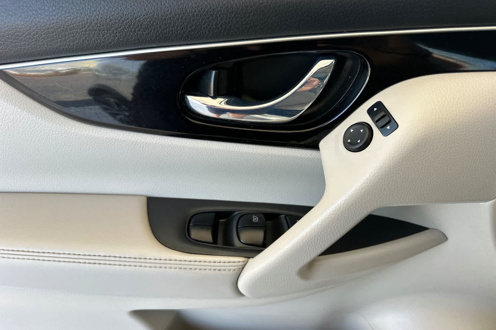 2018 Nissan Rogue Sport SL 12