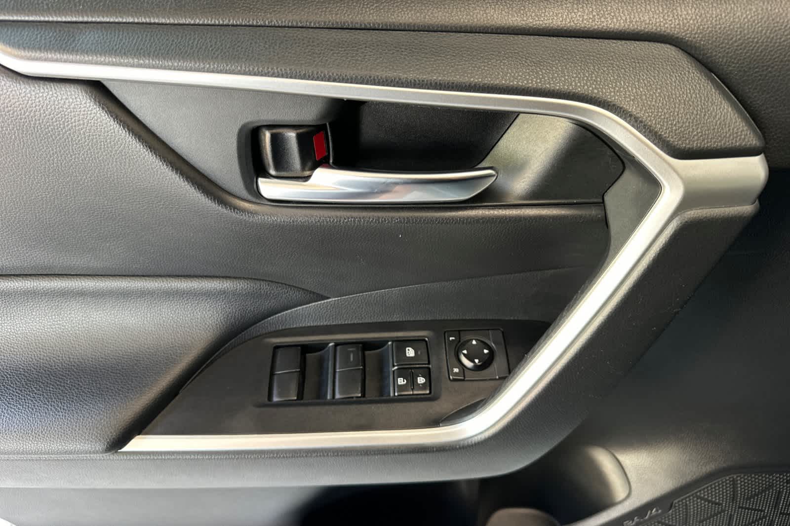 Thumbnail: 2020 Toyota RAV4 - 11