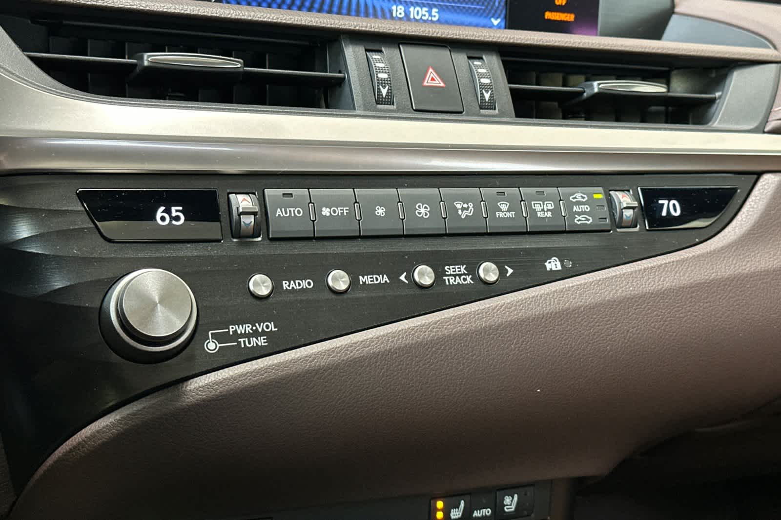 Thumbnail: 2021 Lexus ES - 21