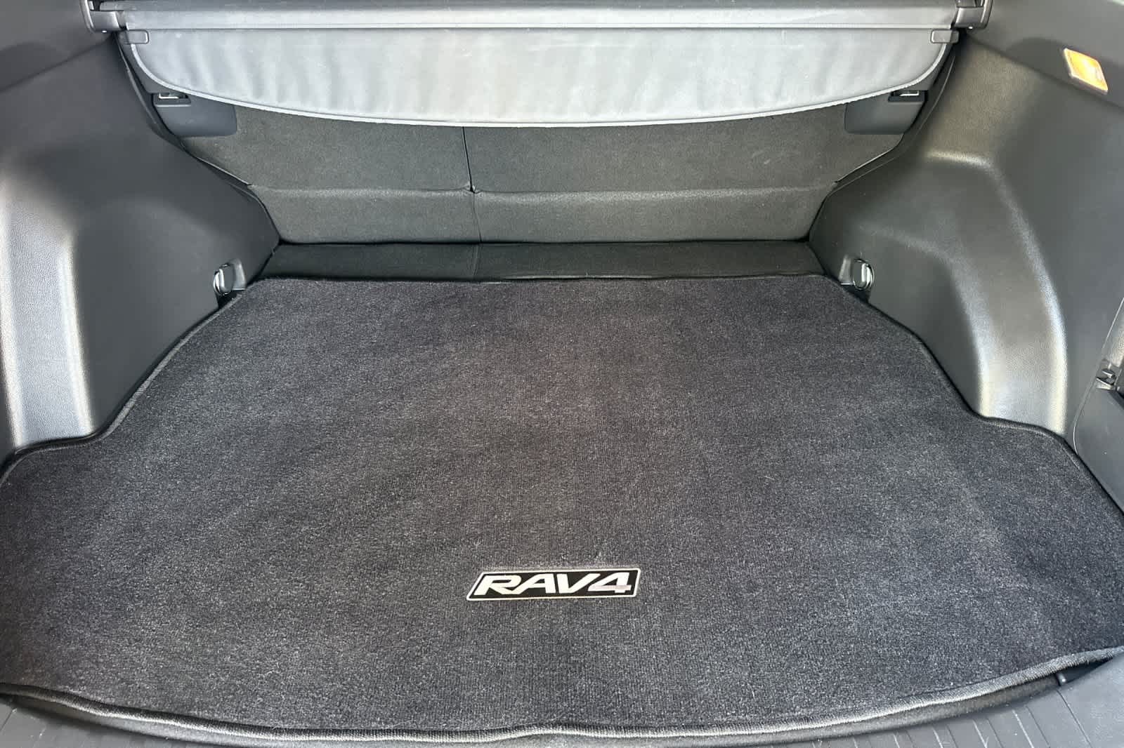 Thumbnail: 2020 Toyota RAV4 - 15