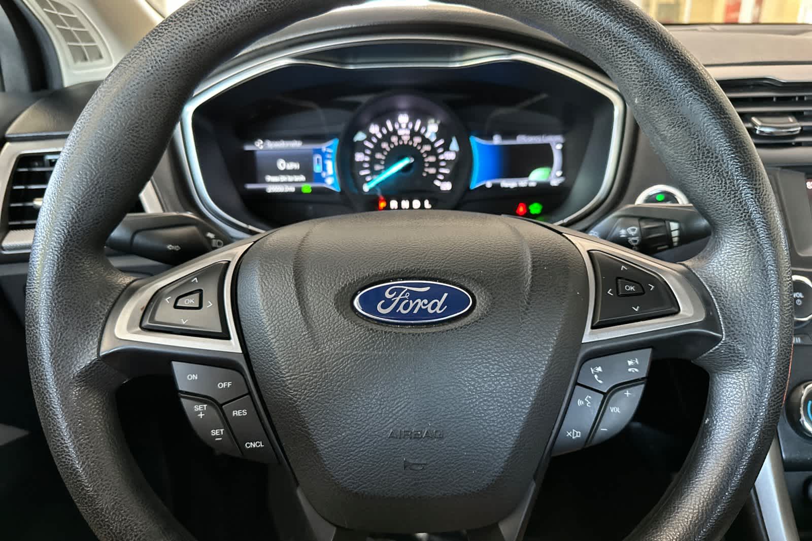 2018 Ford Fusion S 23