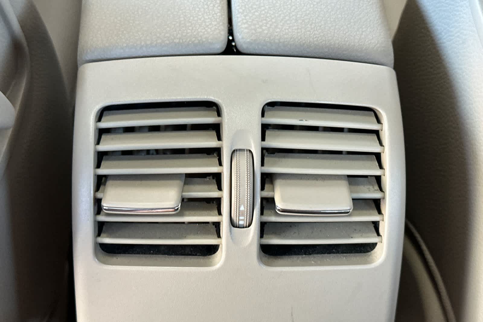 Thumbnail: 2014 Mercedes-Benz C-Class - 14