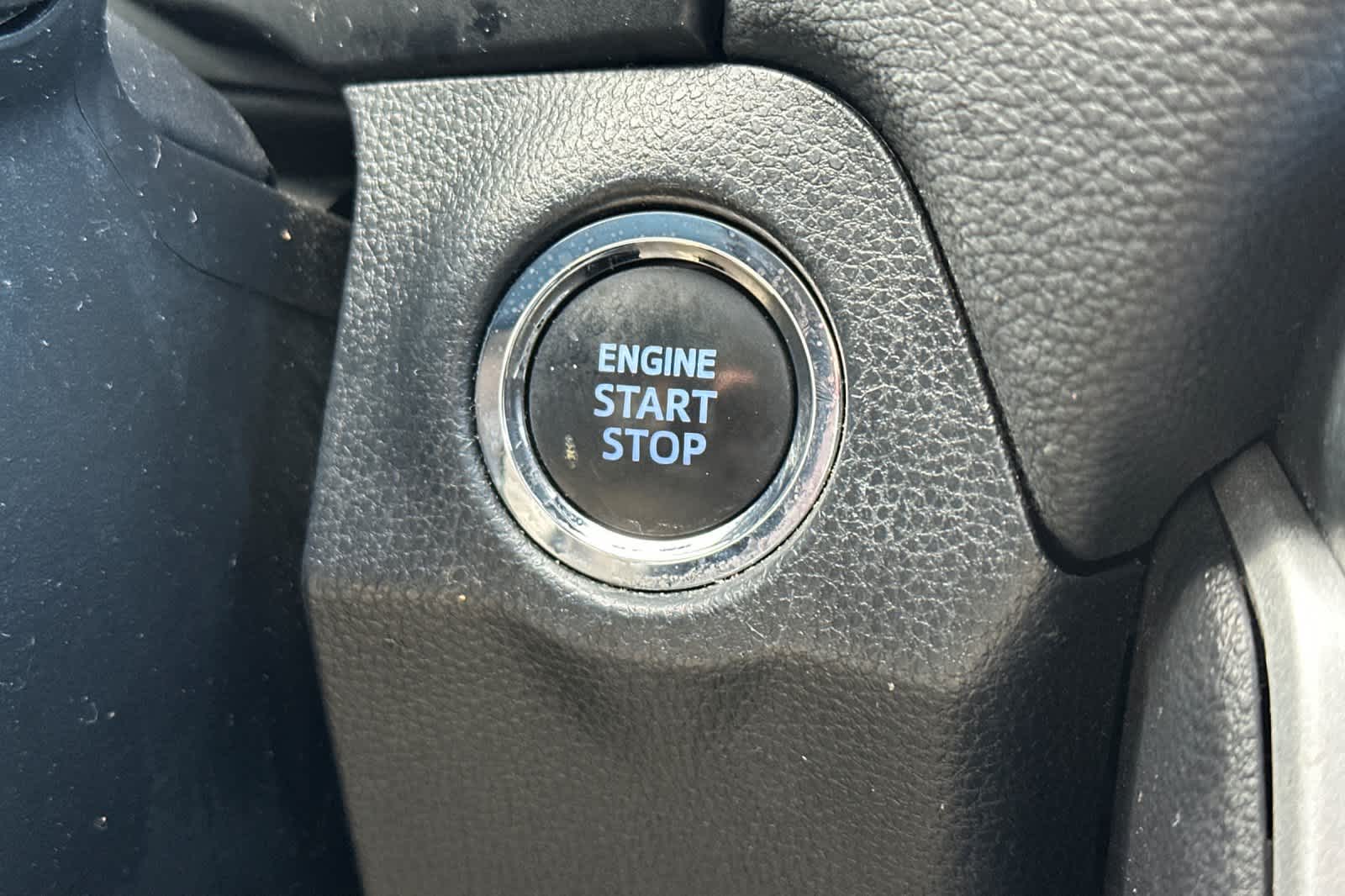 Thumbnail: 2022 Toyota RAV4 - 24