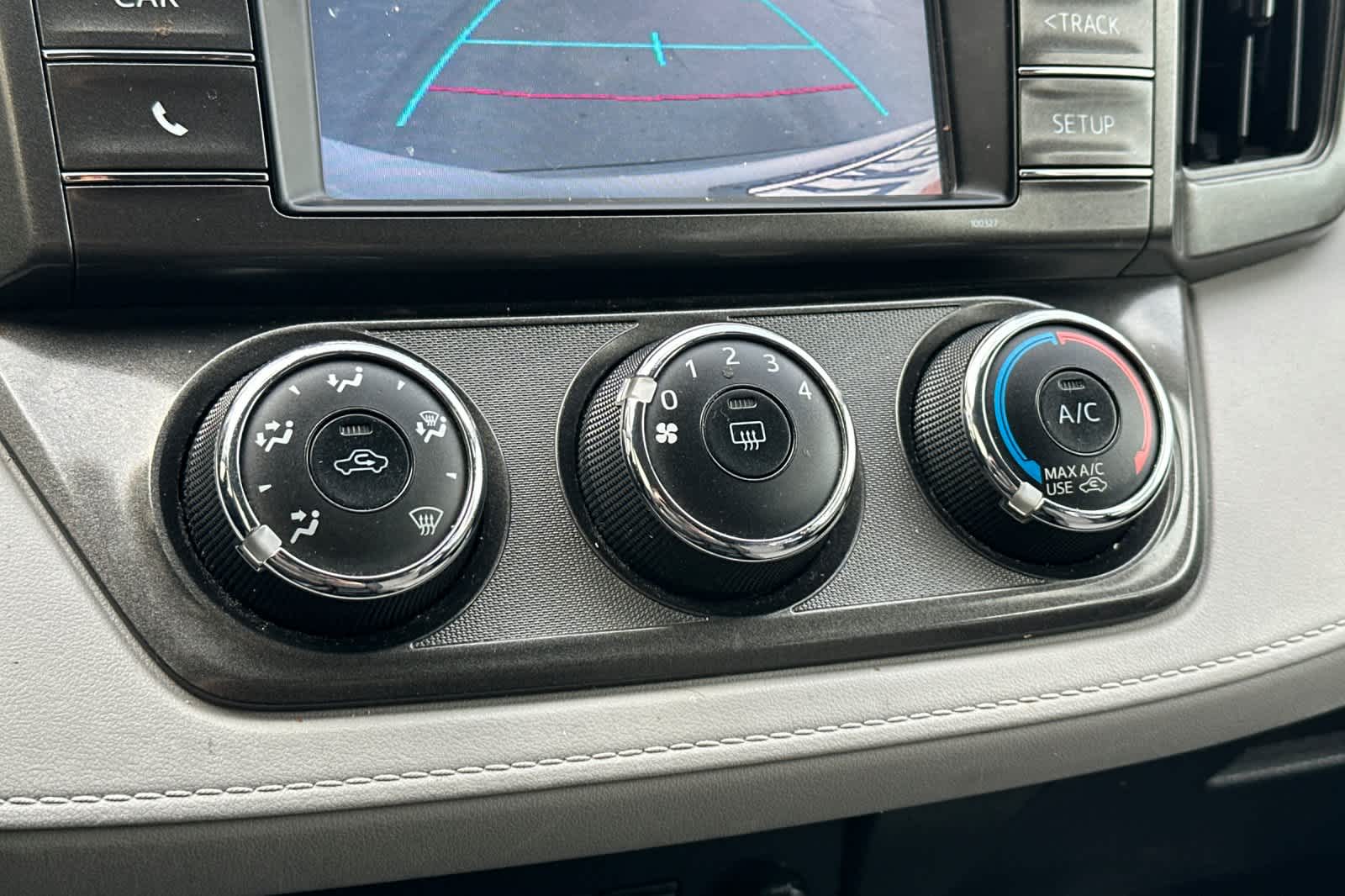 Thumbnail: 2015 Toyota RAV4 - 21