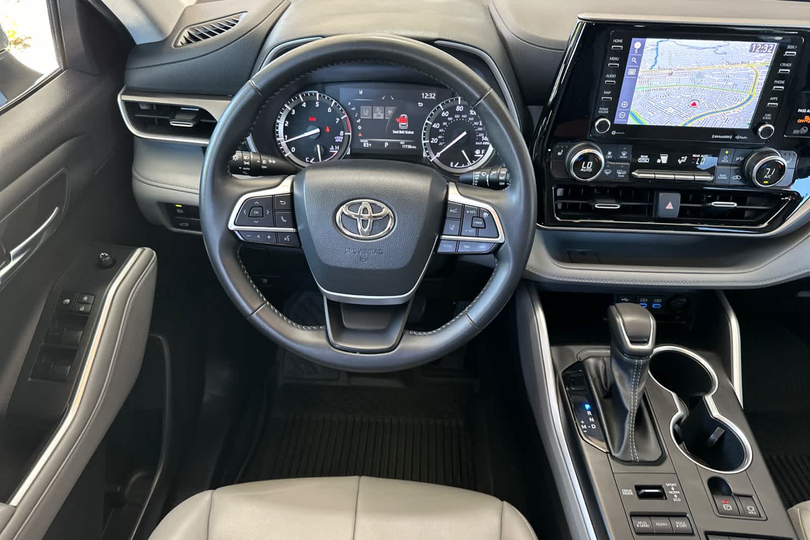 Thumbnail: 2022 Toyota Highlander - 14