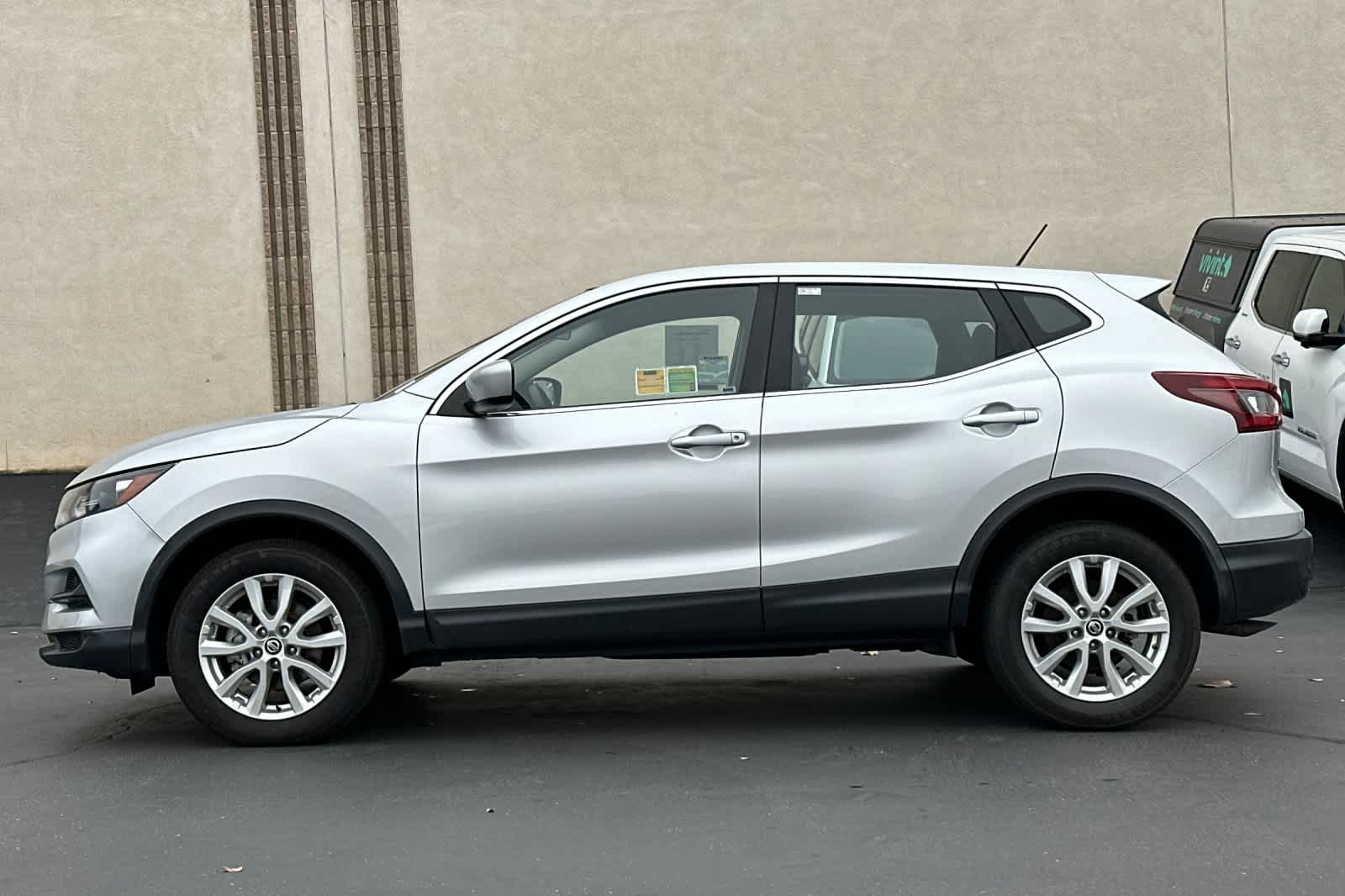 Thumbnail: 2022 Nissan Rogue Sport - 9