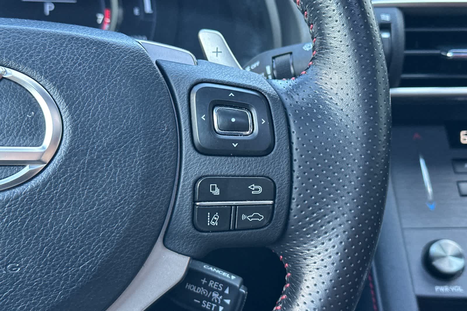 Thumbnail: 2020 Lexus IS - 26