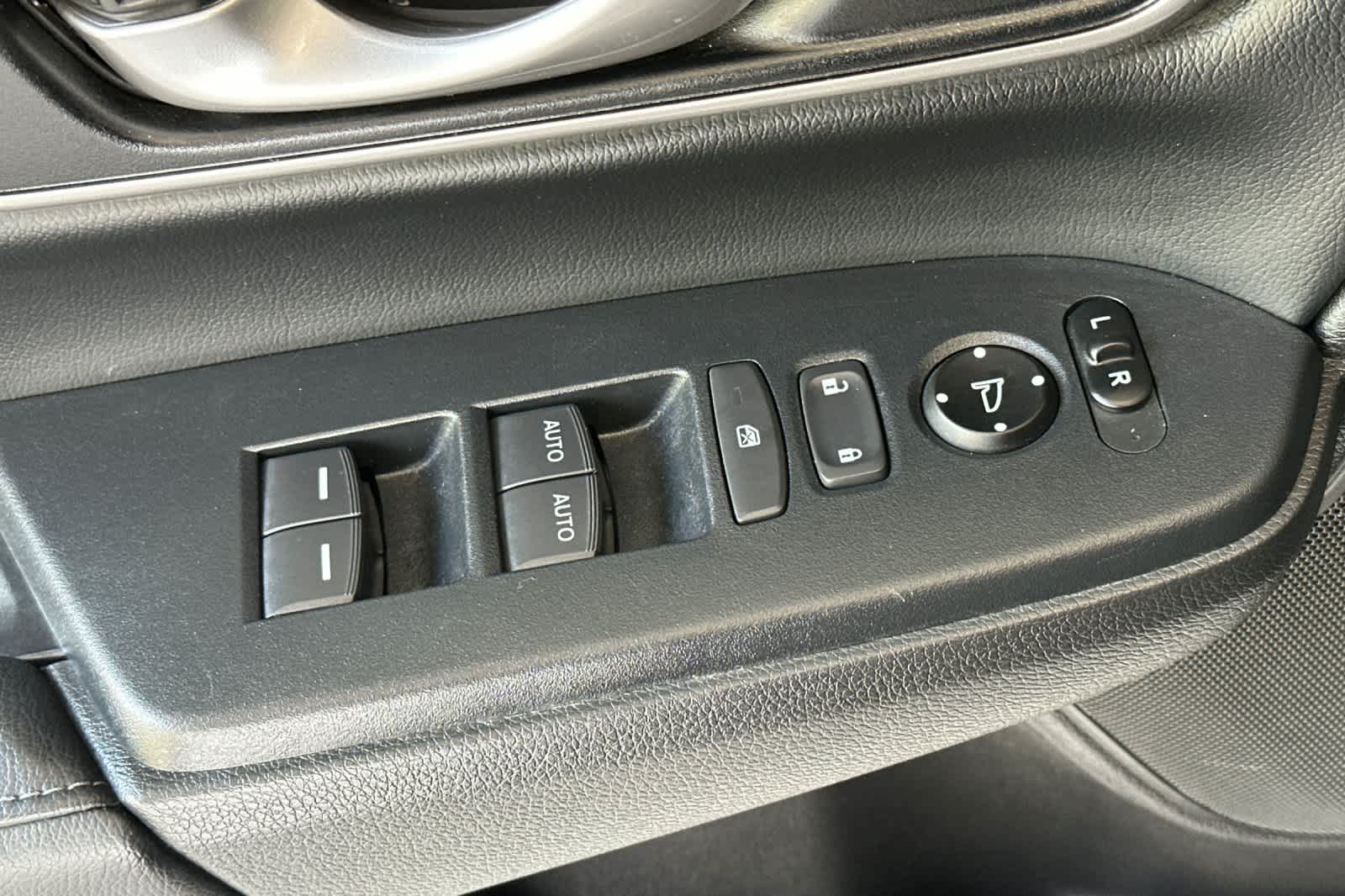 Thumbnail: 2019 Honda CR-V - 13