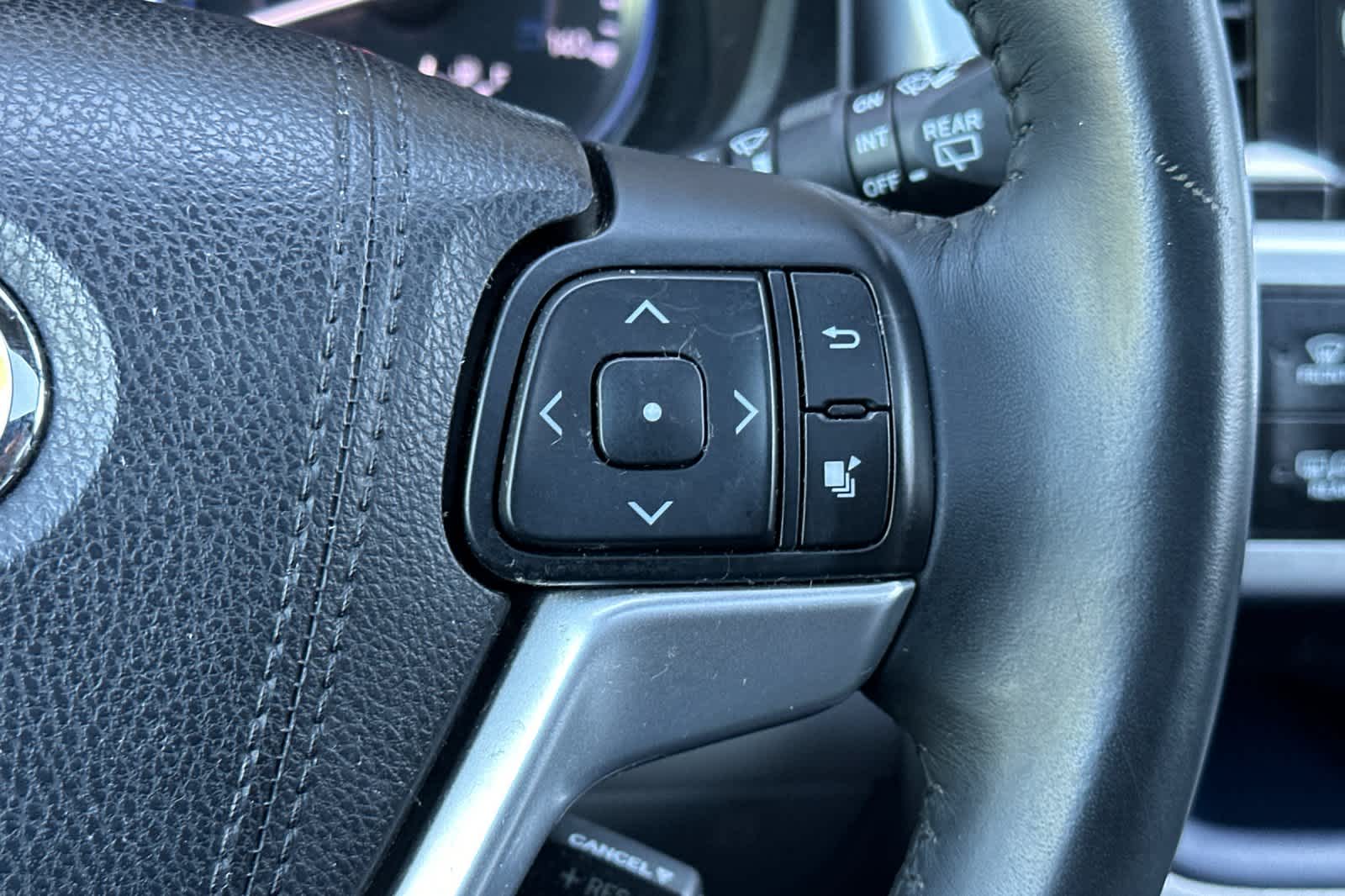 Thumbnail: 2016 Toyota Highlander - 27