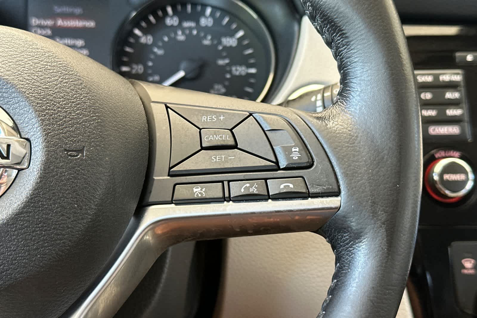 2018 Nissan Rogue Sport SL 28