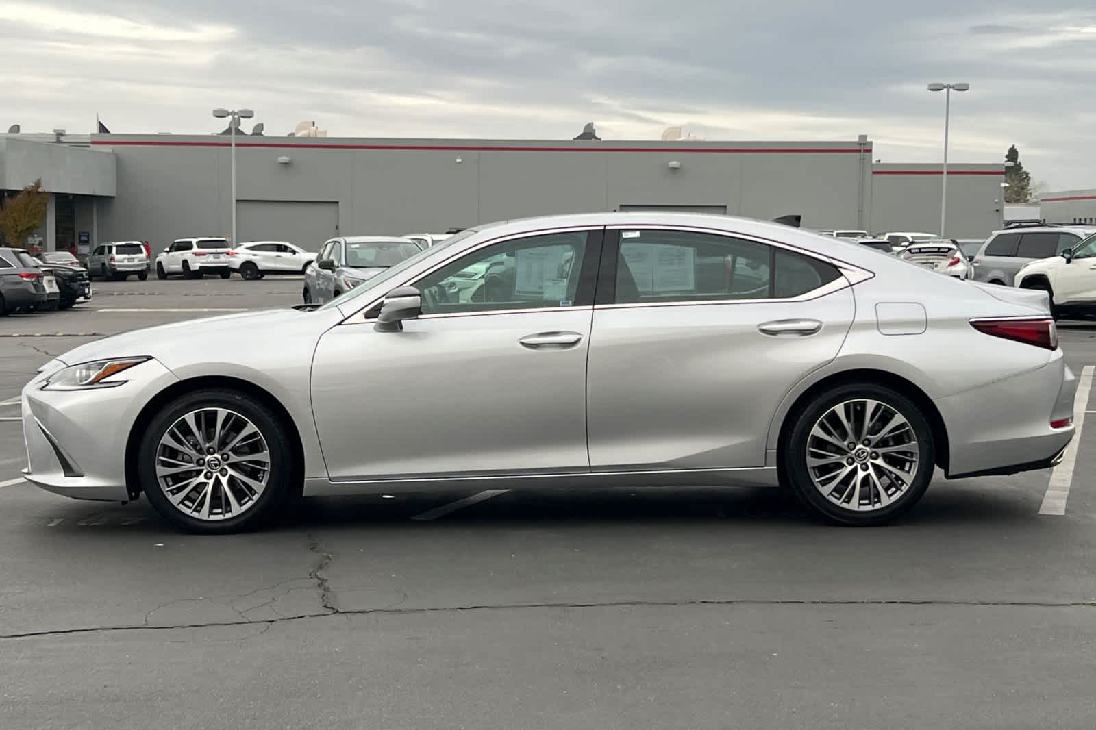 Thumbnail: 2019 Lexus ES - 9