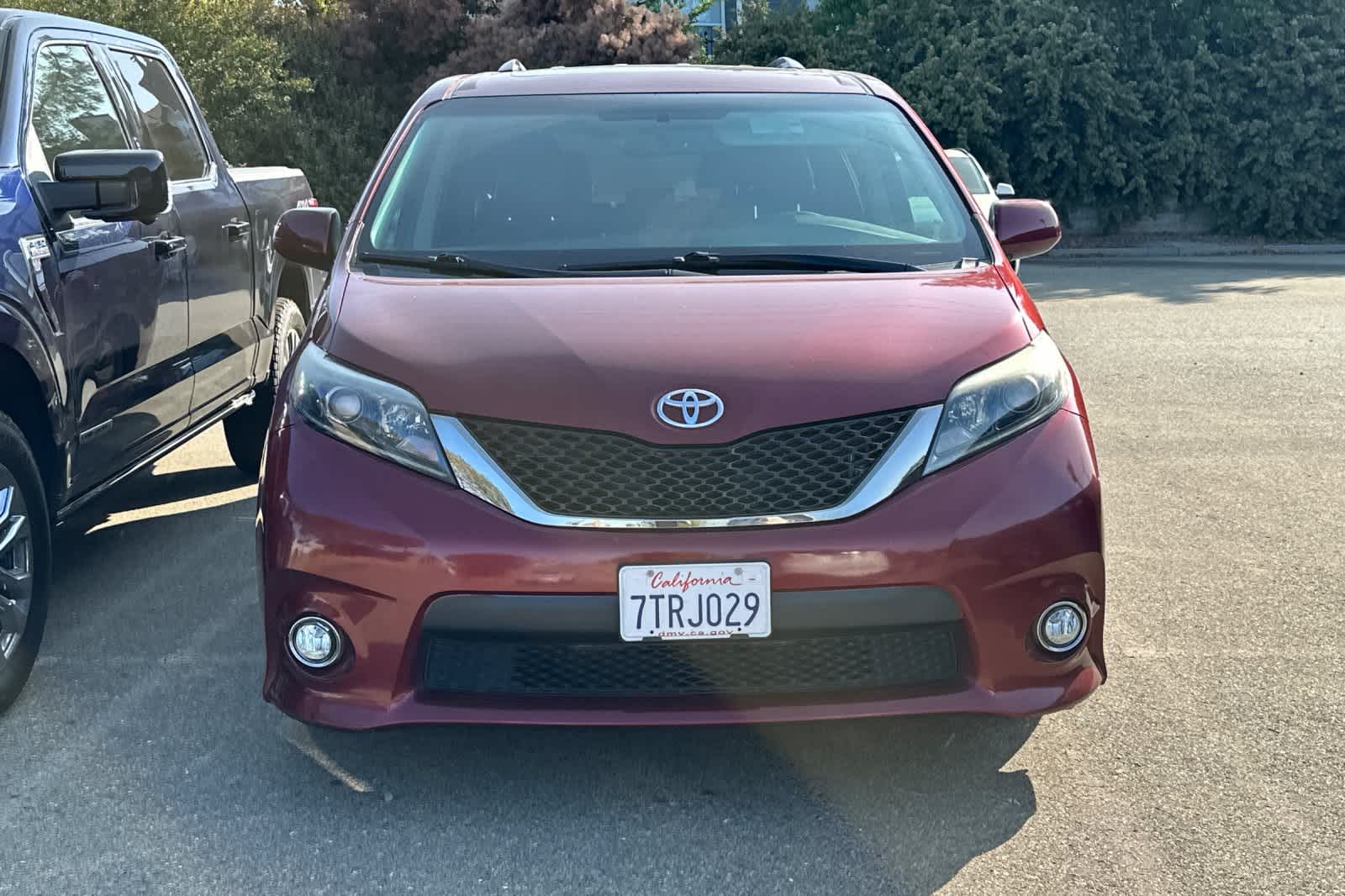 Thumbnail: 2016 Toyota Sienna - 6