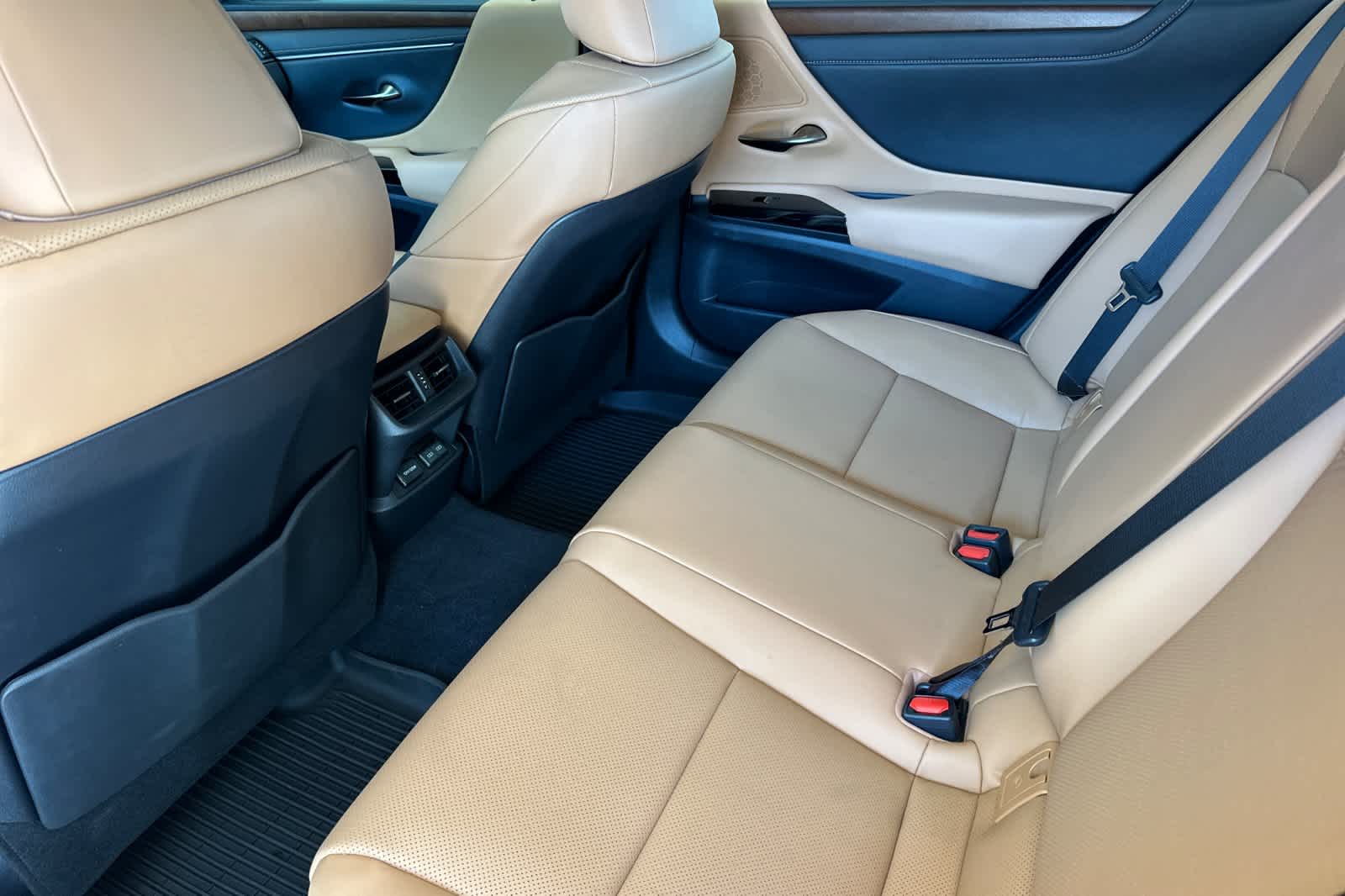 Thumbnail: 2025 Lexus ES - 4