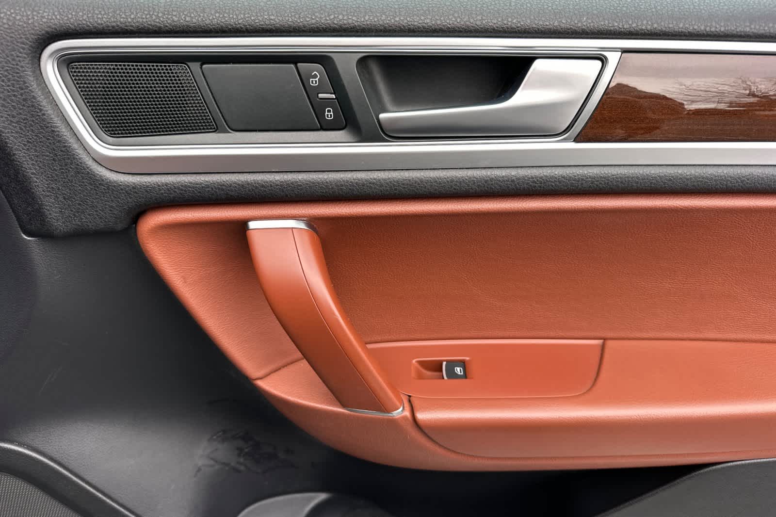 Thumbnail: 2016 Volkswagen Touareg - 19