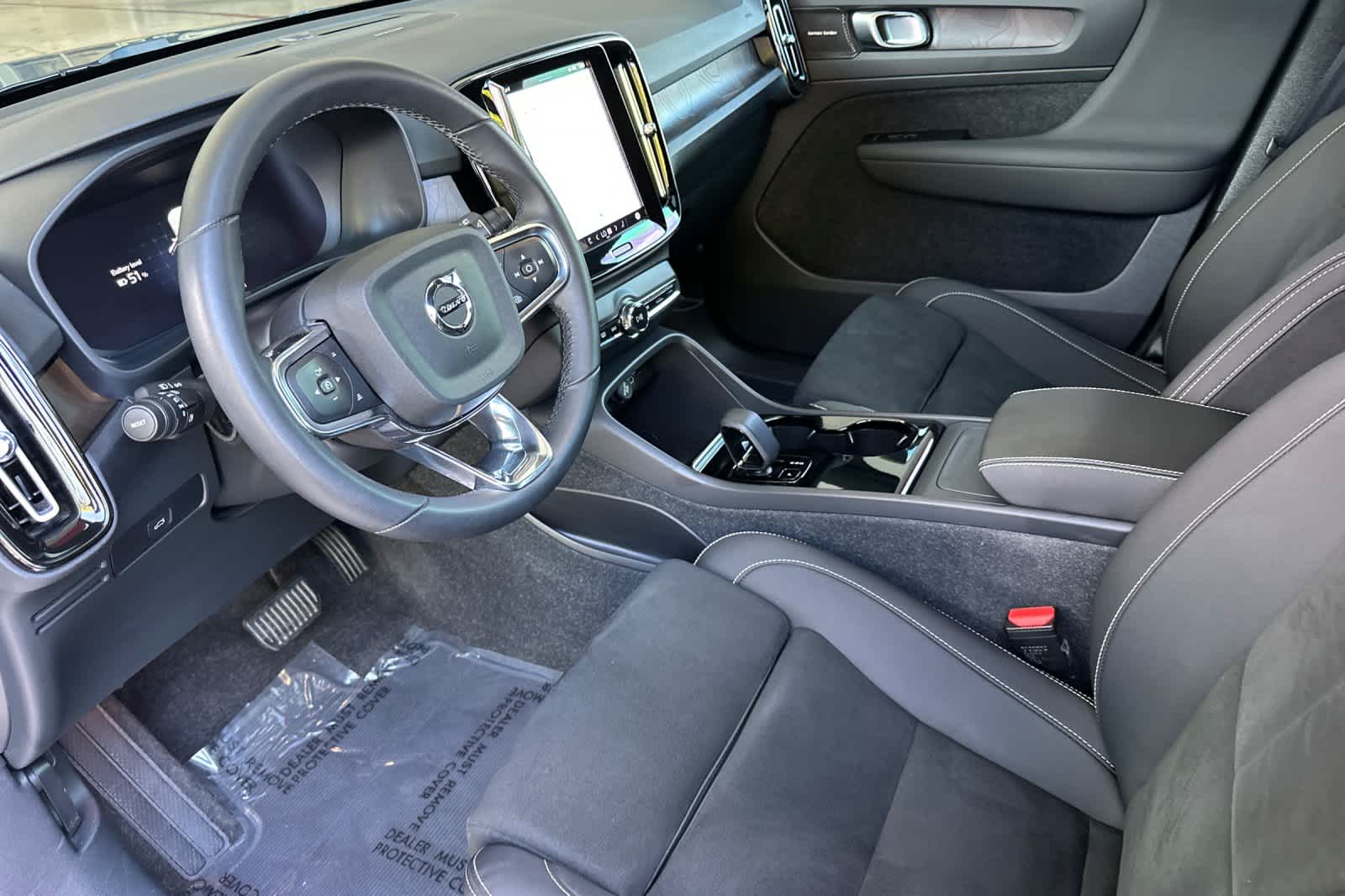 Thumbnail: 2023 Volvo XC40 - 11