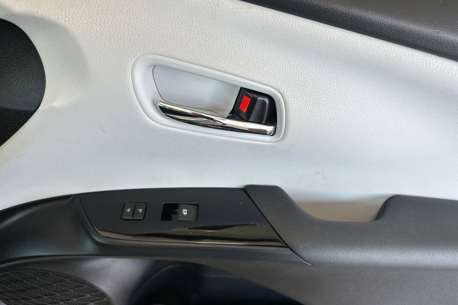 2016 Toyota Prius Three 18