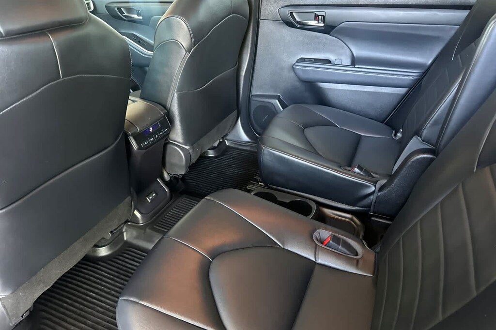 Used 2022 Toyota Highlander XLE SUV