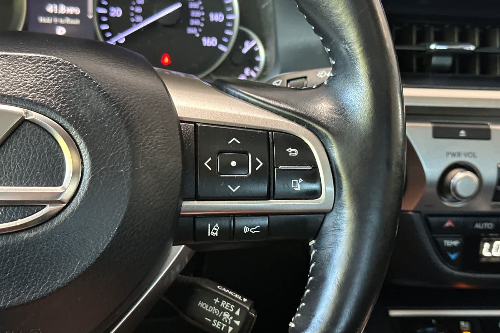 Thumbnail: 2018 Lexus ES - 26