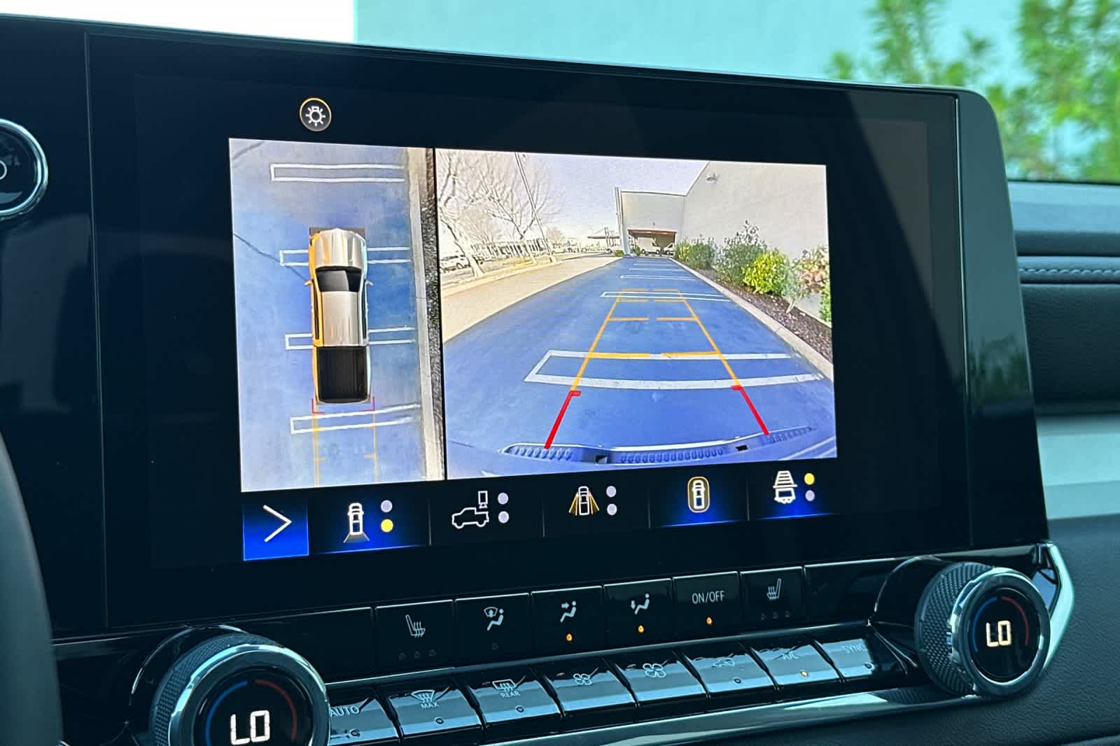 Thumbnail: 2024 Chevrolet Colorado - 21