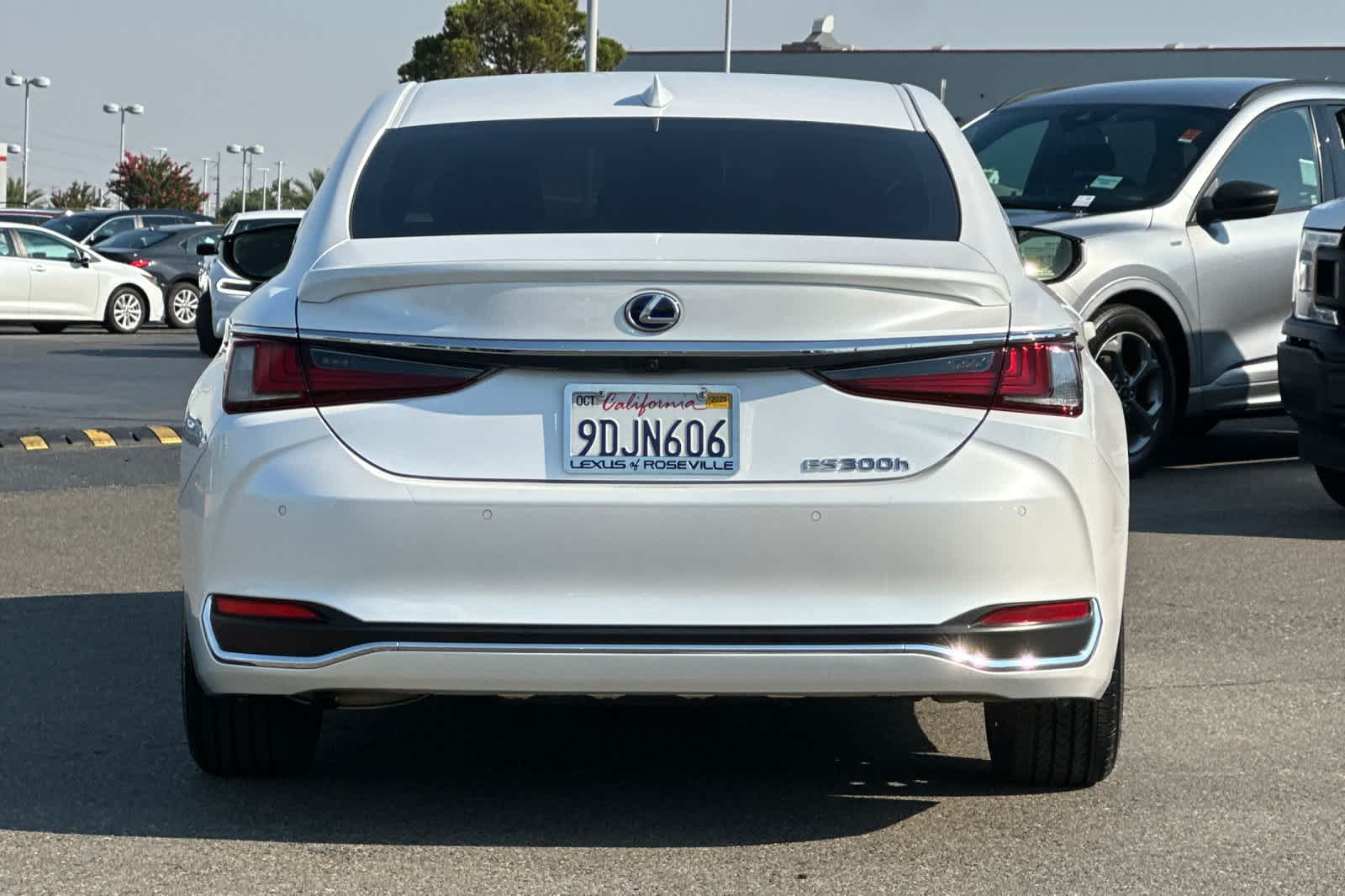 Thumbnail: 2022 Lexus ES - 8
