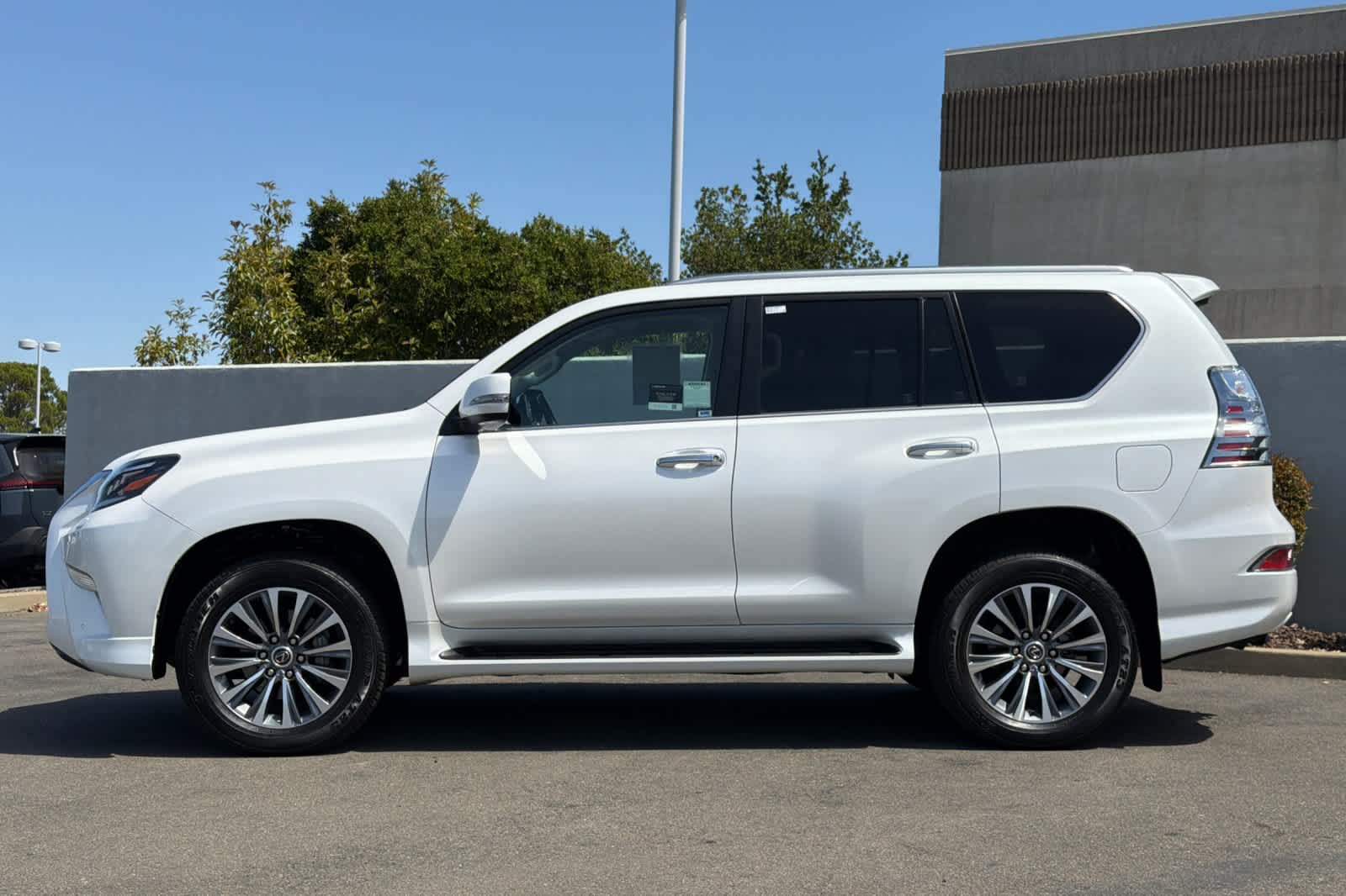 Thumbnail: 2023 Lexus GX - 8