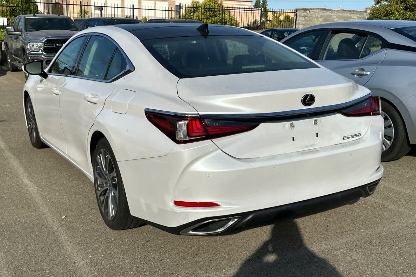 Thumbnail: 2019 Lexus ES - 4