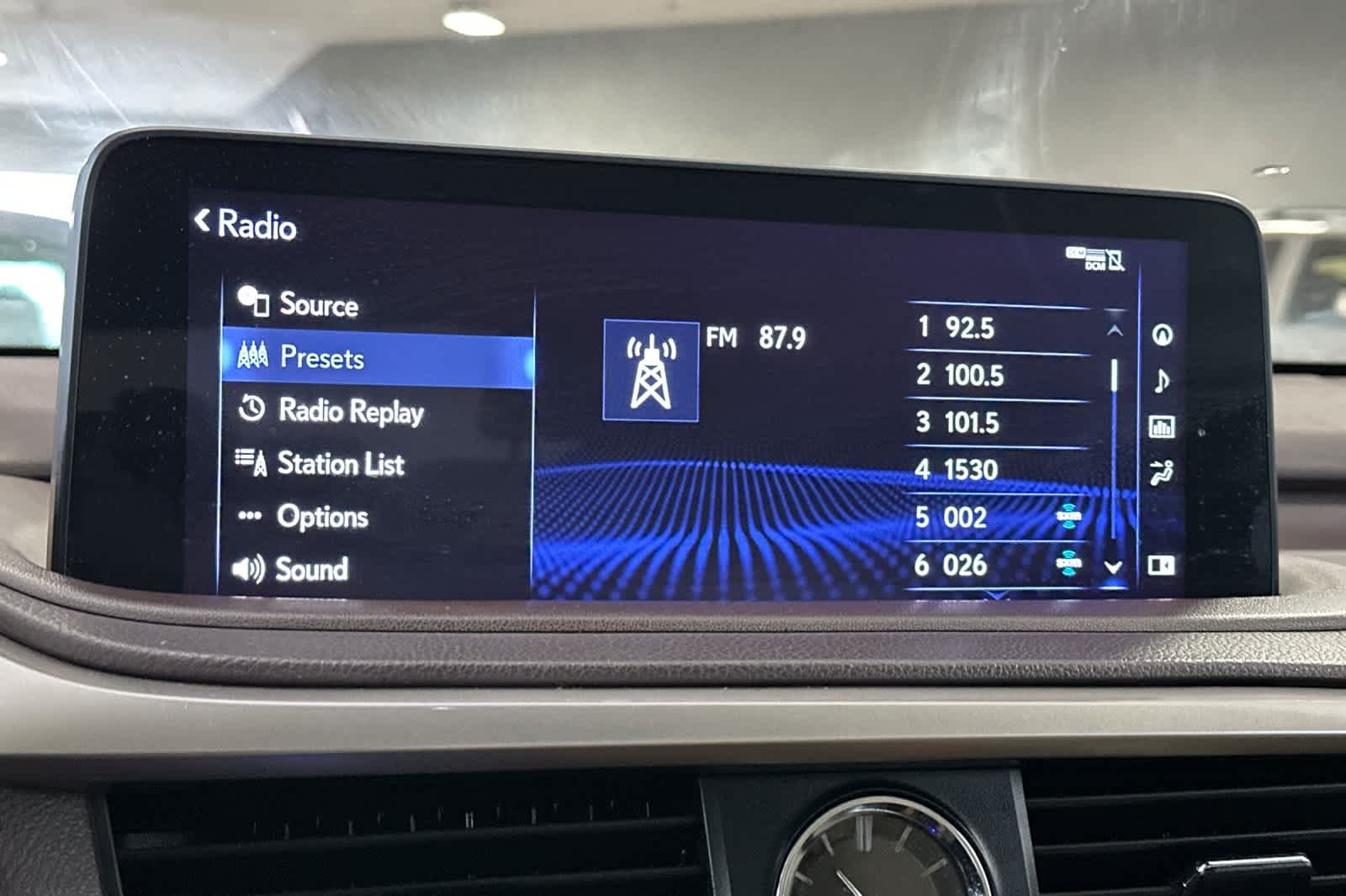 Thumbnail: 2020 Lexus RX - 20