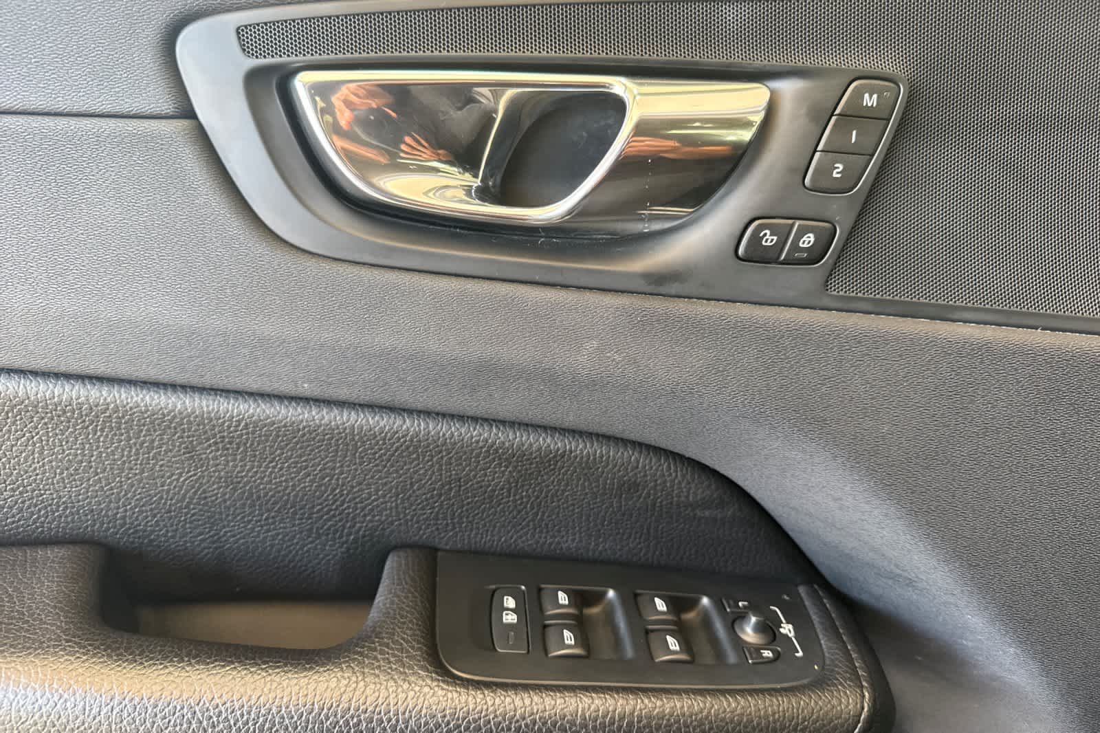 Thumbnail: 2018 Volvo XC60 - 12