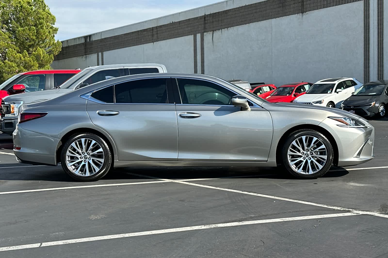 Thumbnail: 2021 Lexus ES - 6