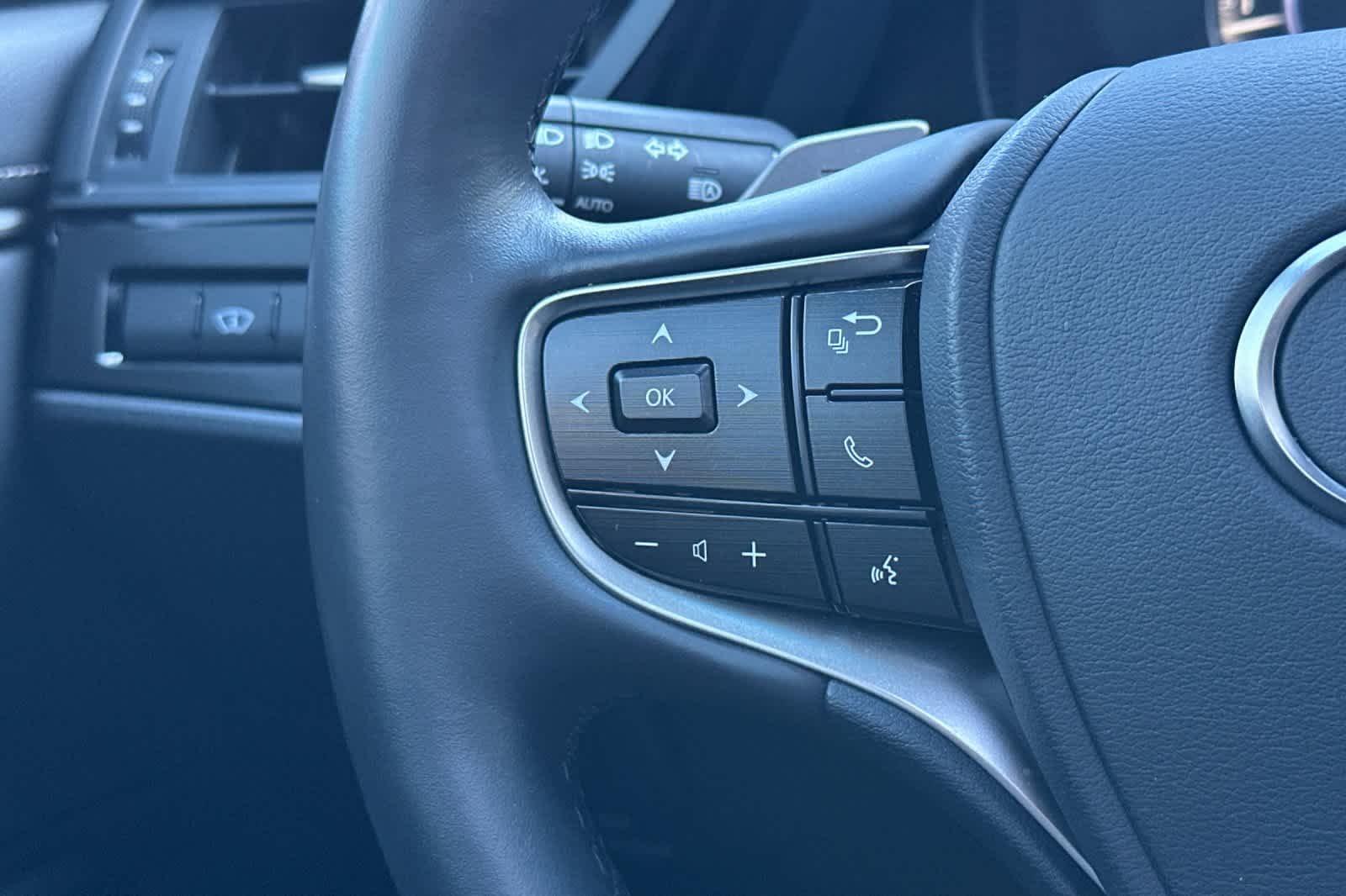 Thumbnail: 2025 Lexus ES - 26