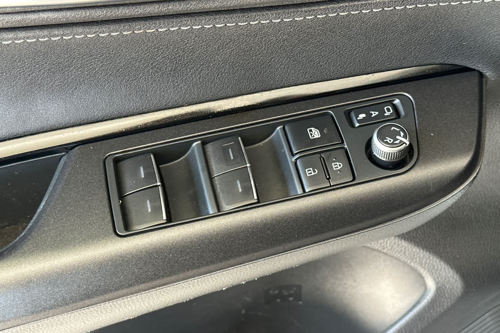 Thumbnail: 2021 Toyota Venza - 13