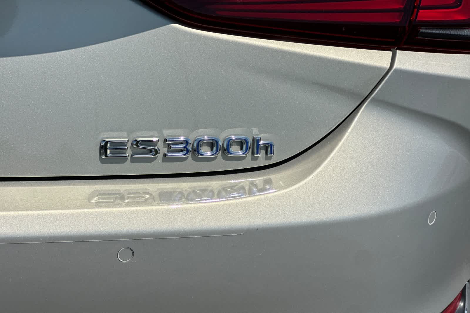 Thumbnail: 2022 Lexus ES - 33