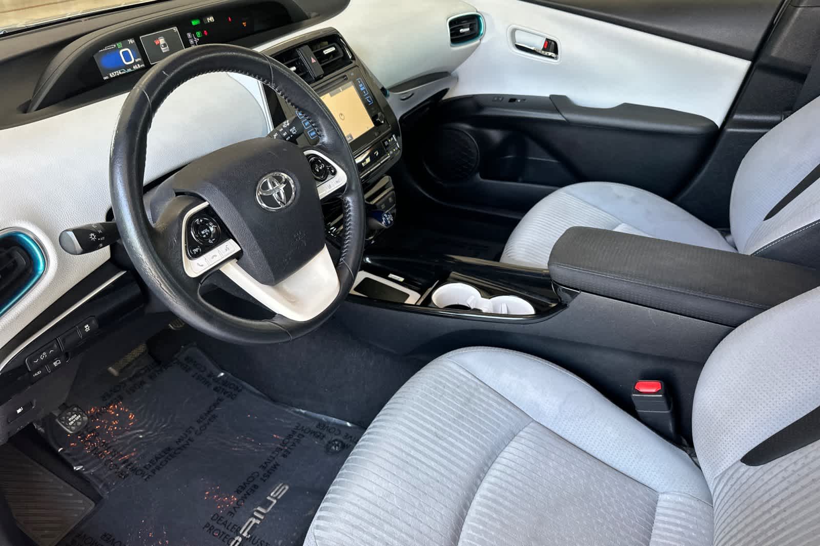 2016 Toyota Prius Three 11