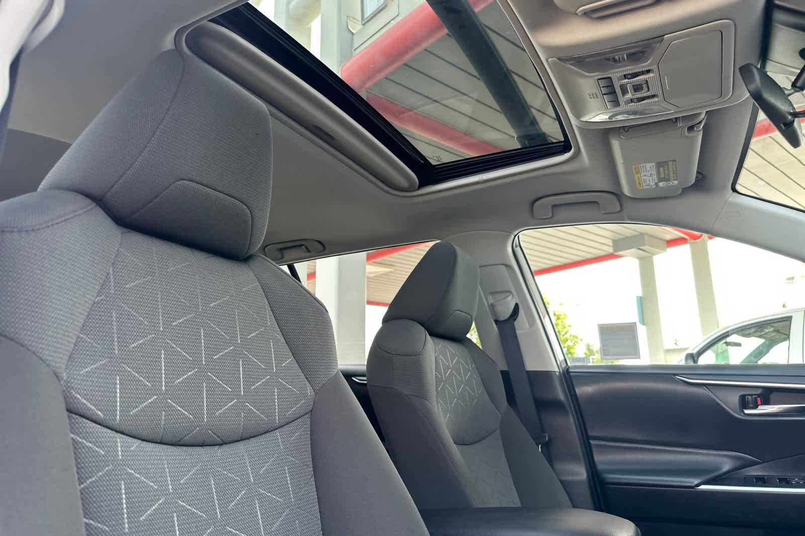 Thumbnail: 2022 Toyota RAV4 - 18