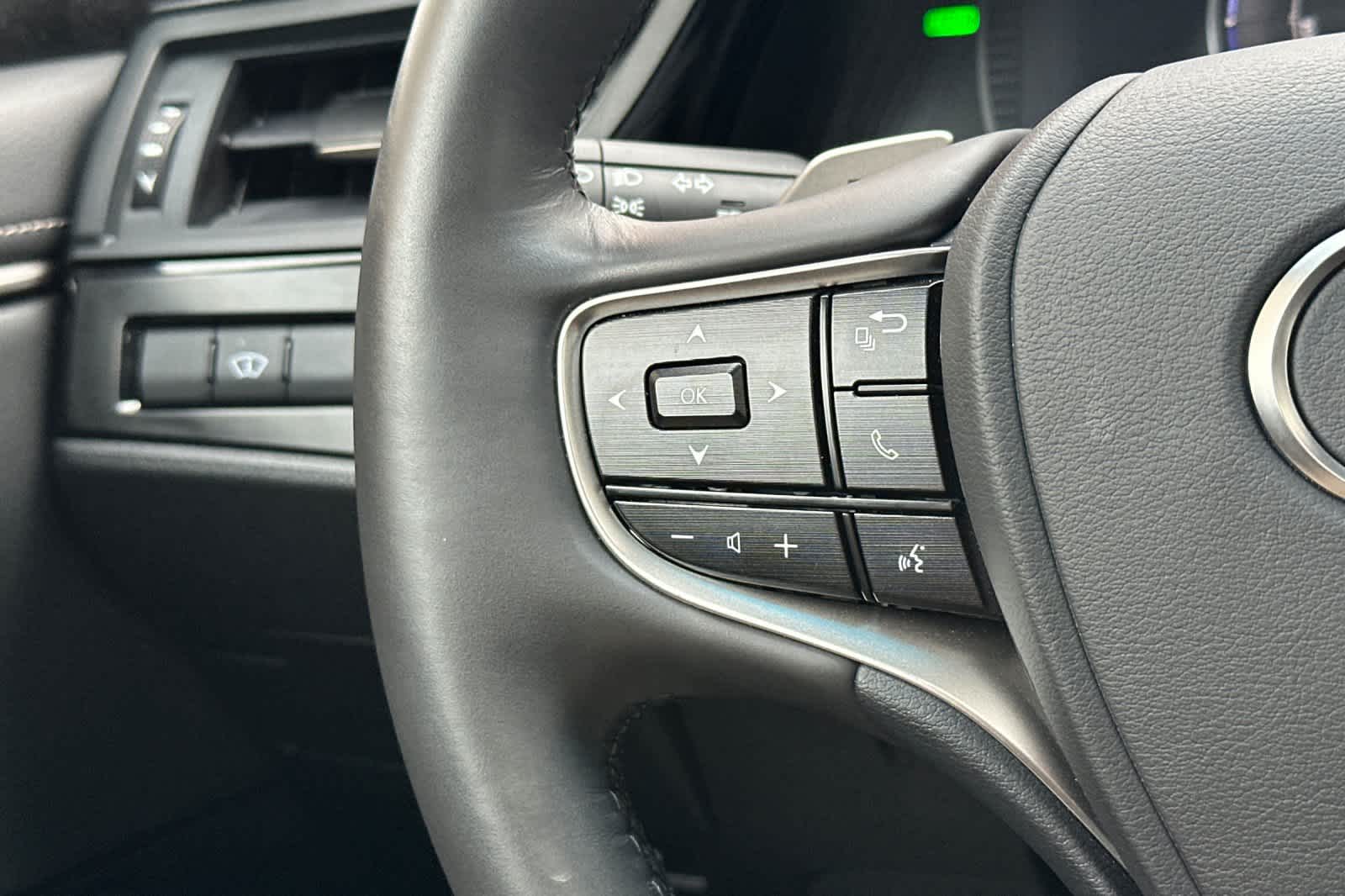 Thumbnail: 2024 Lexus ES - 25