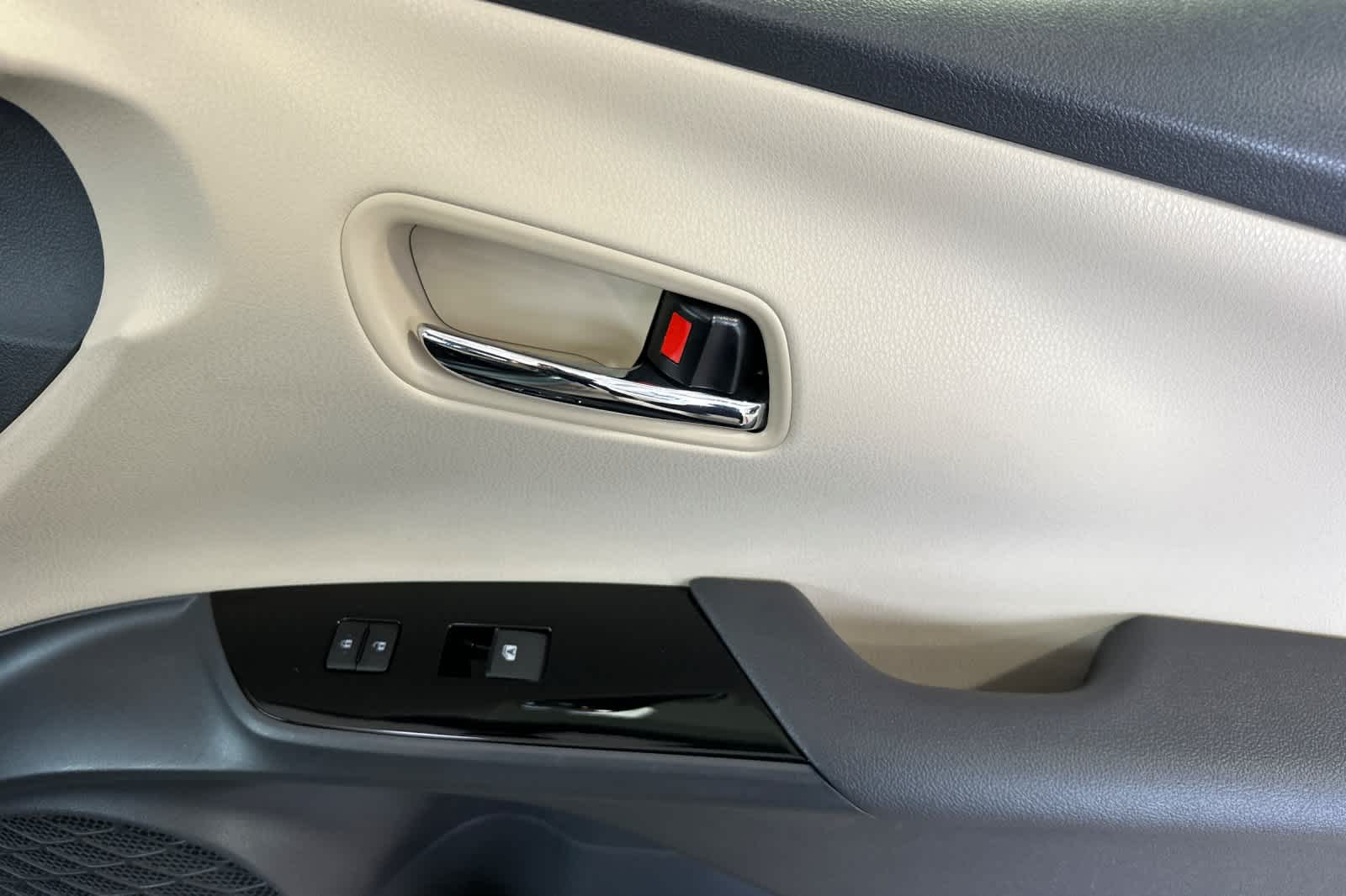 Thumbnail: 2016 Toyota Prius - 18