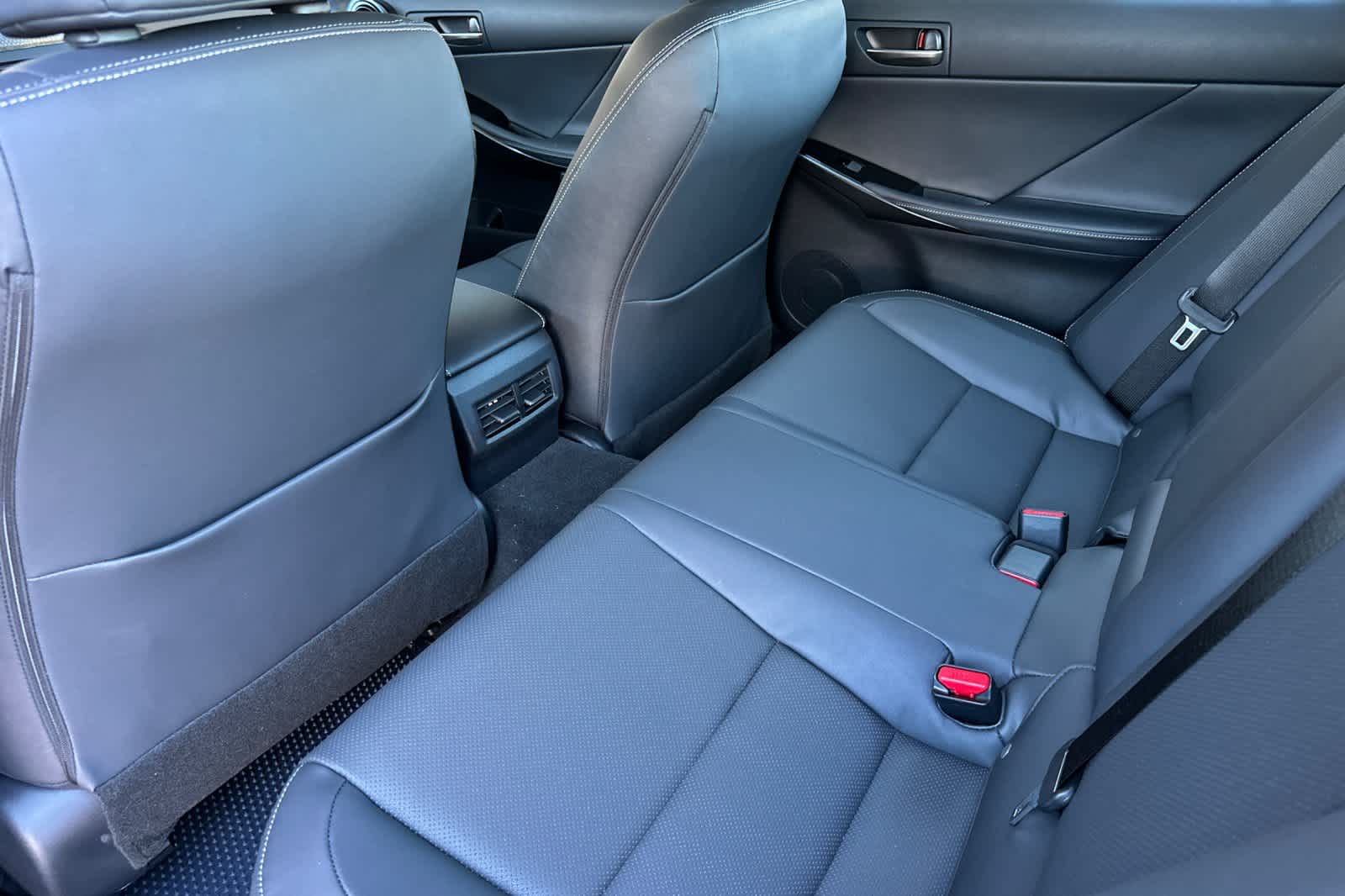 Thumbnail: 2025 Lexus IS - 4