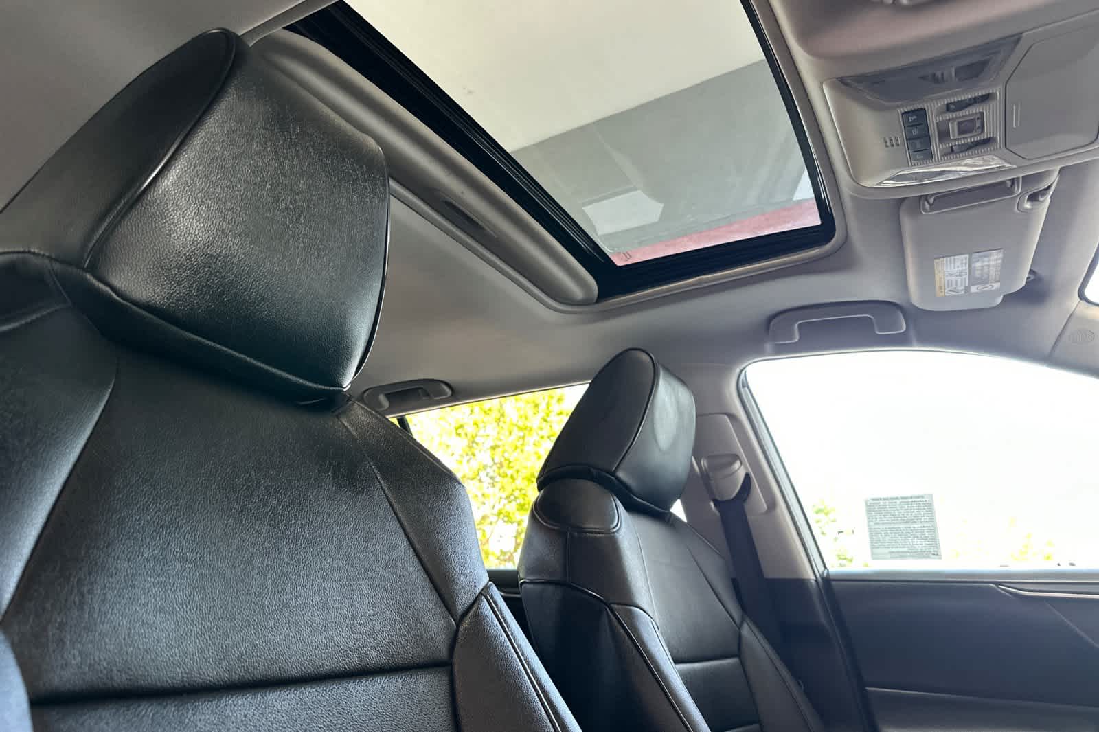 Thumbnail: 2021 Toyota RAV4 - 18