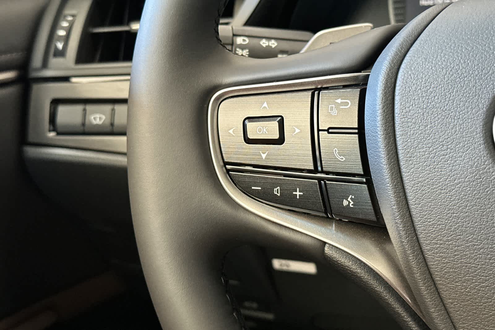 Thumbnail: 2025 Lexus ES - 25