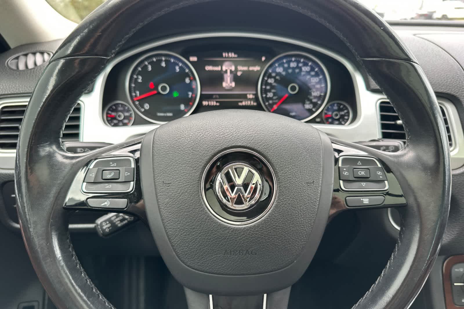 Thumbnail: 2016 Volkswagen Touareg - 26