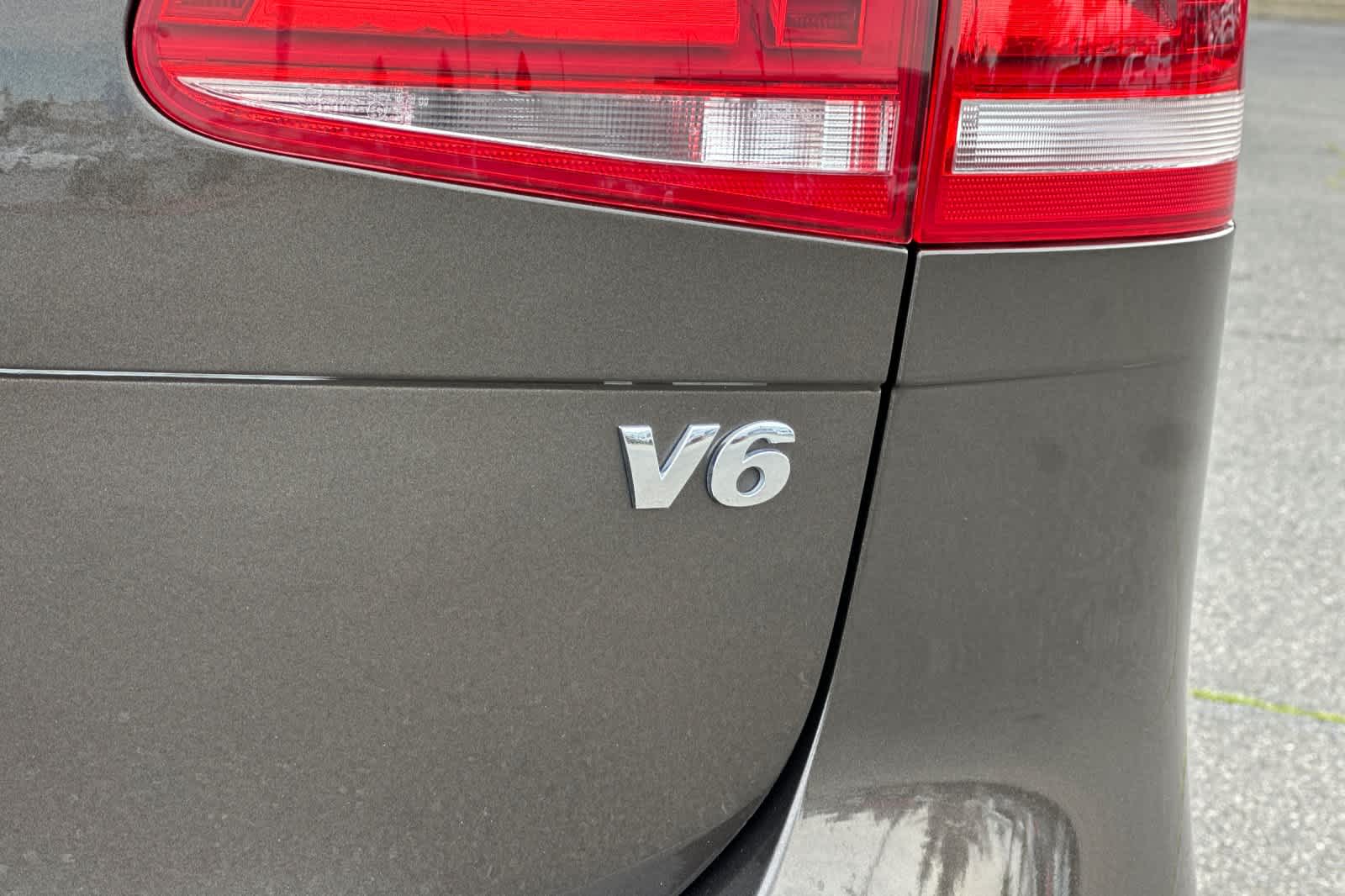 Thumbnail: 2016 Volkswagen Touareg - 33